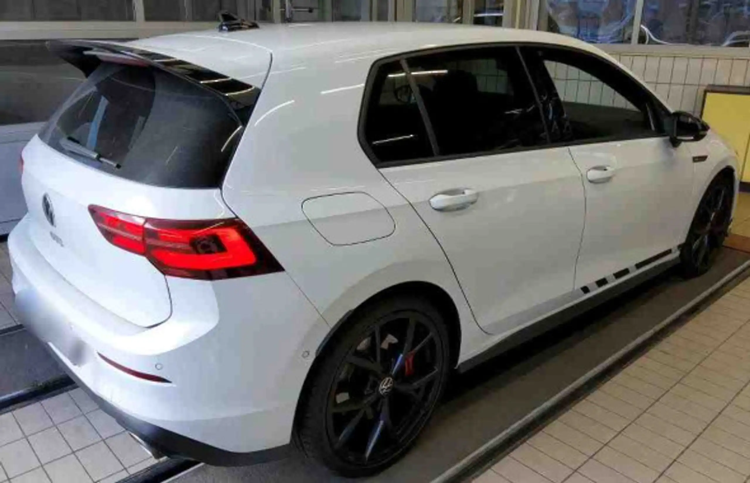 Volkswagen - Golf GTI