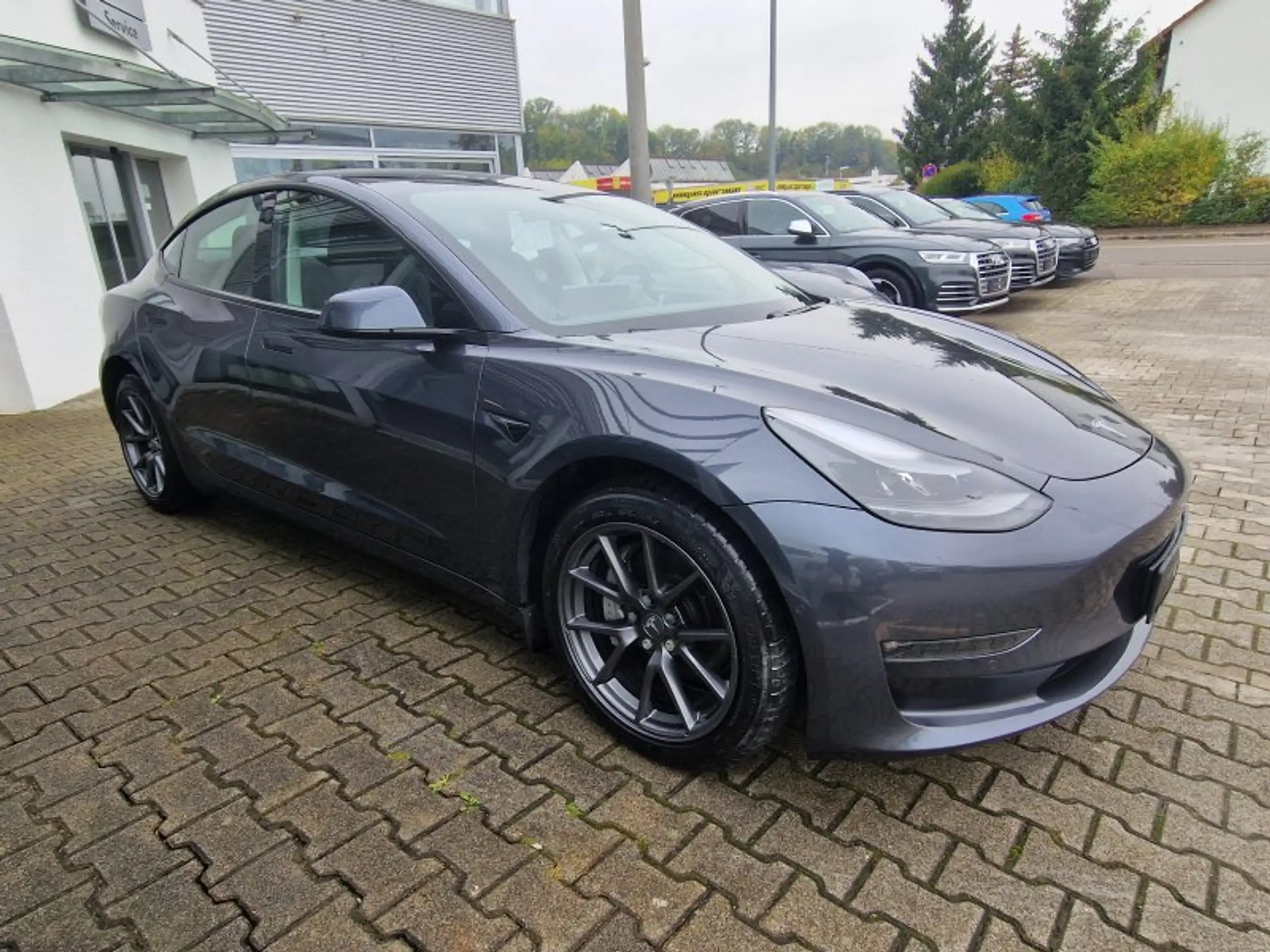 Tesla - Model 3