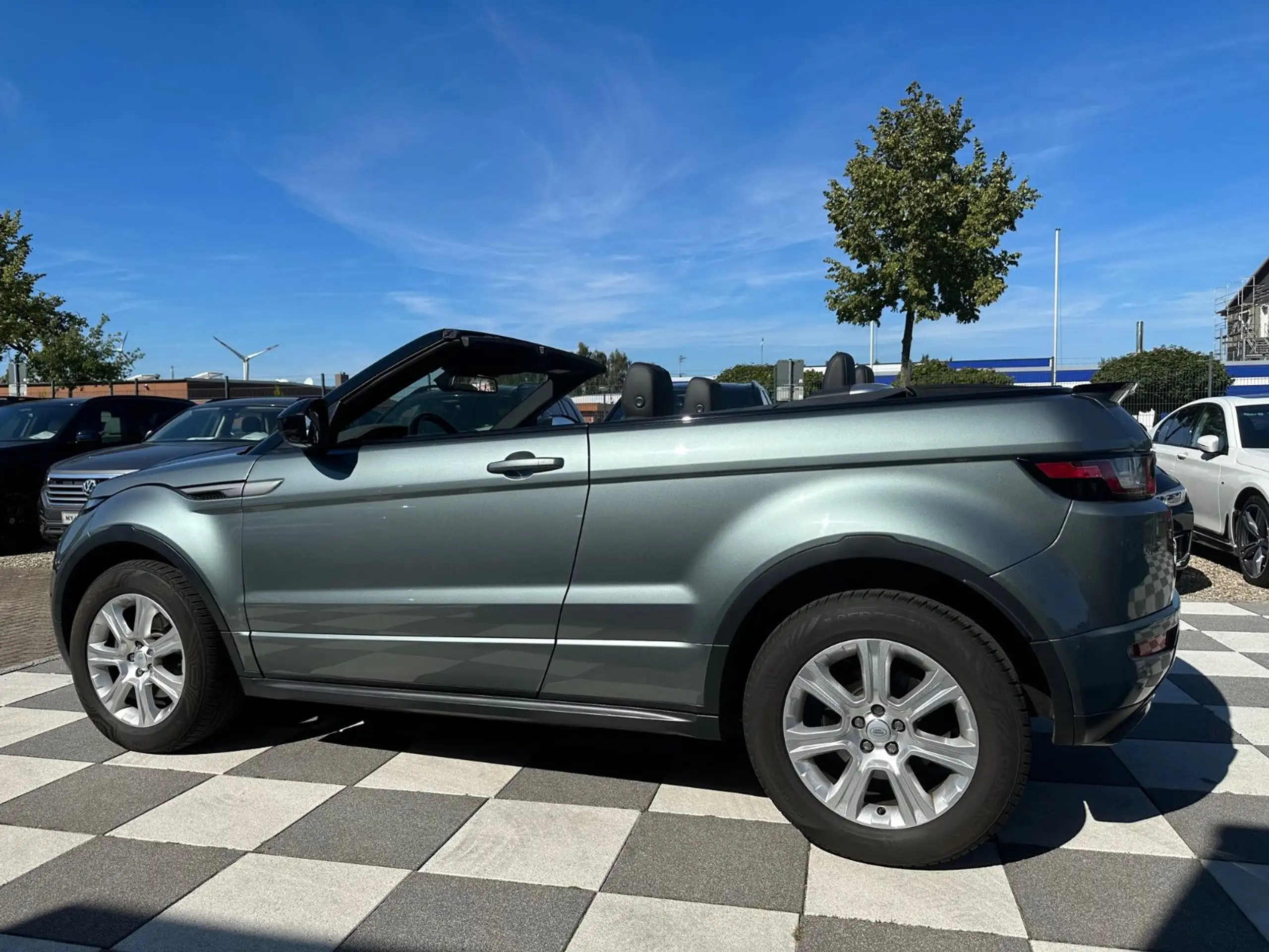 Land Rover - Range Rover Evoque