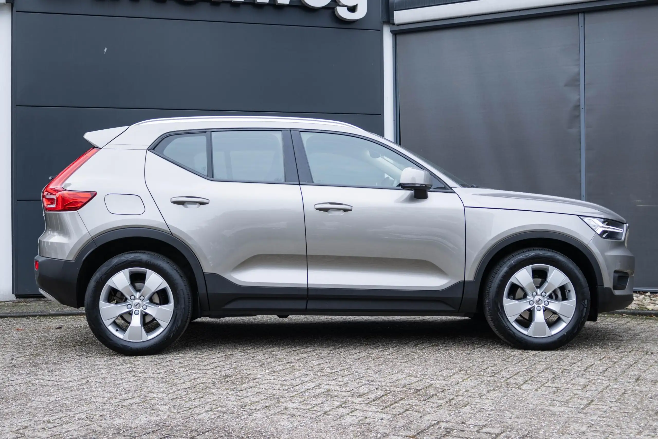 Volvo - XC40