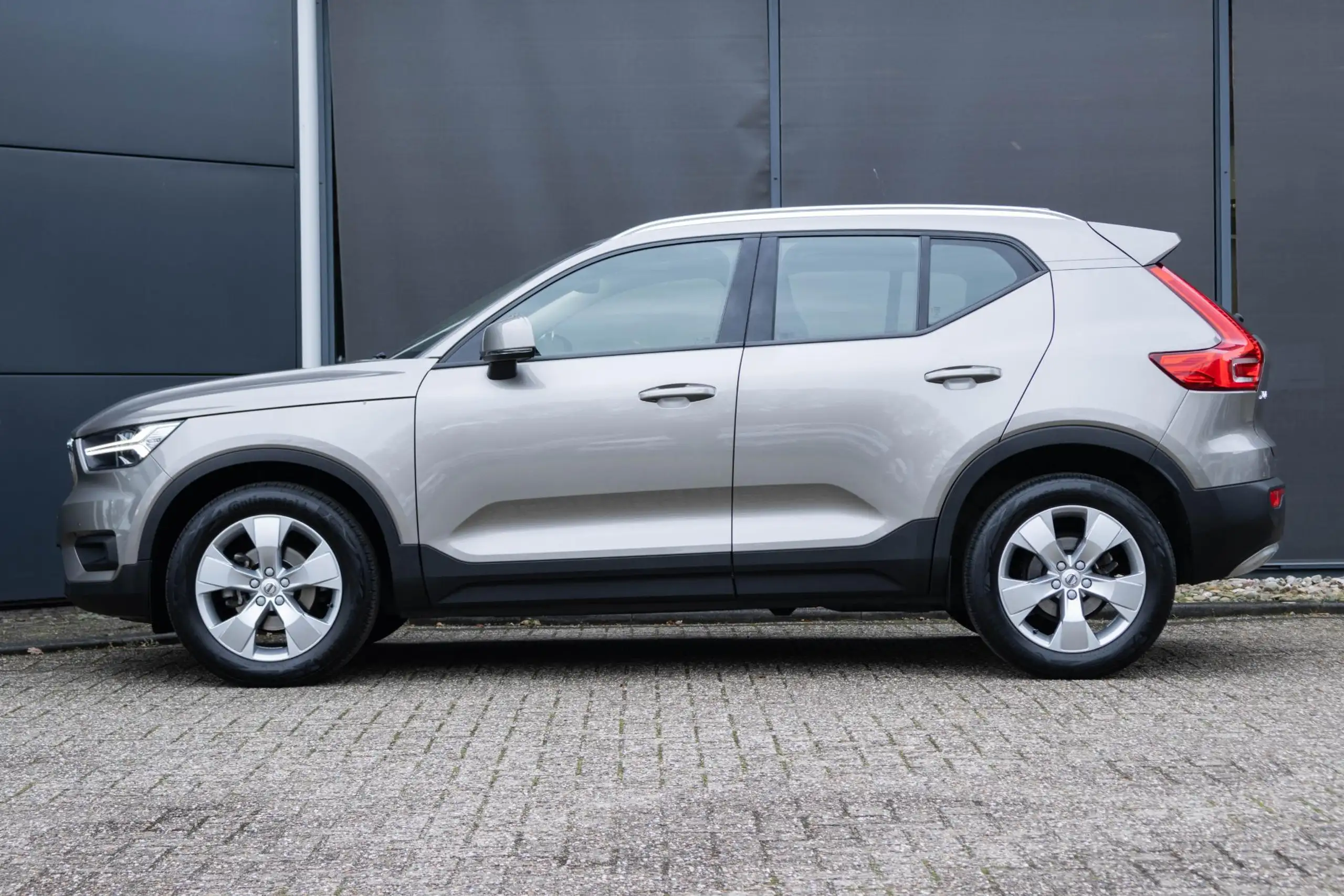 Volvo - XC40