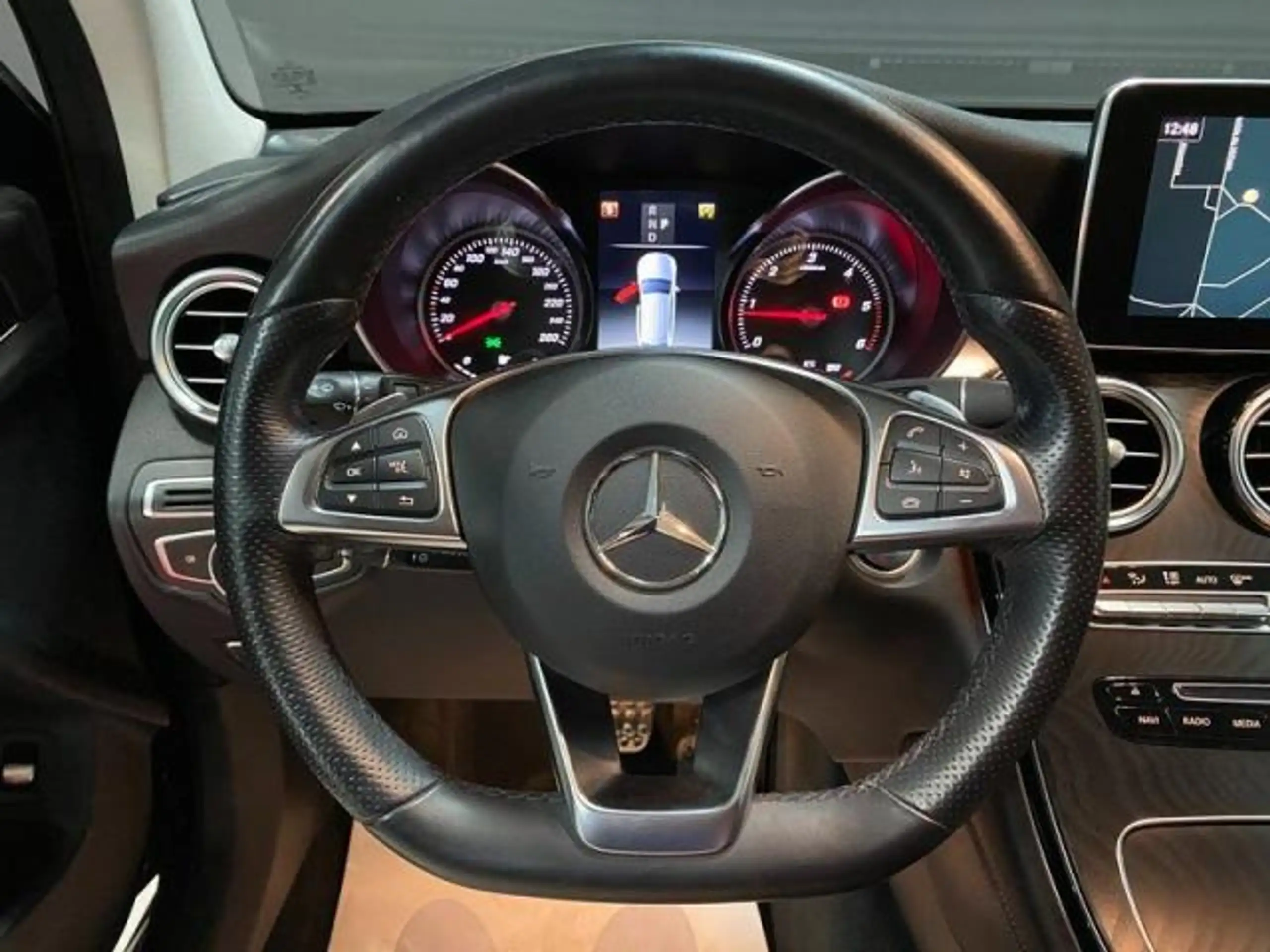 Mercedes-Benz - GLC 220