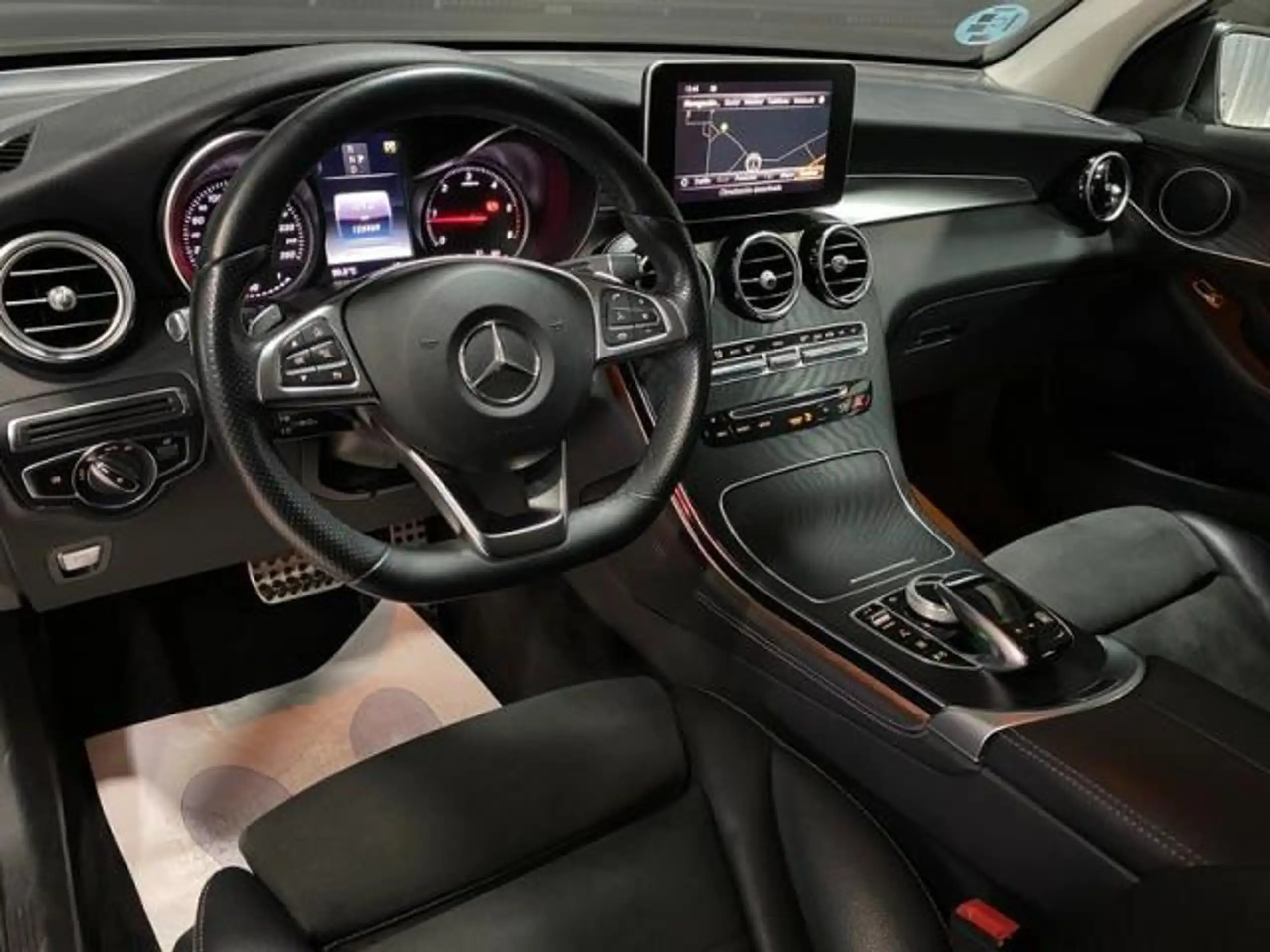 Mercedes-Benz - GLC 220