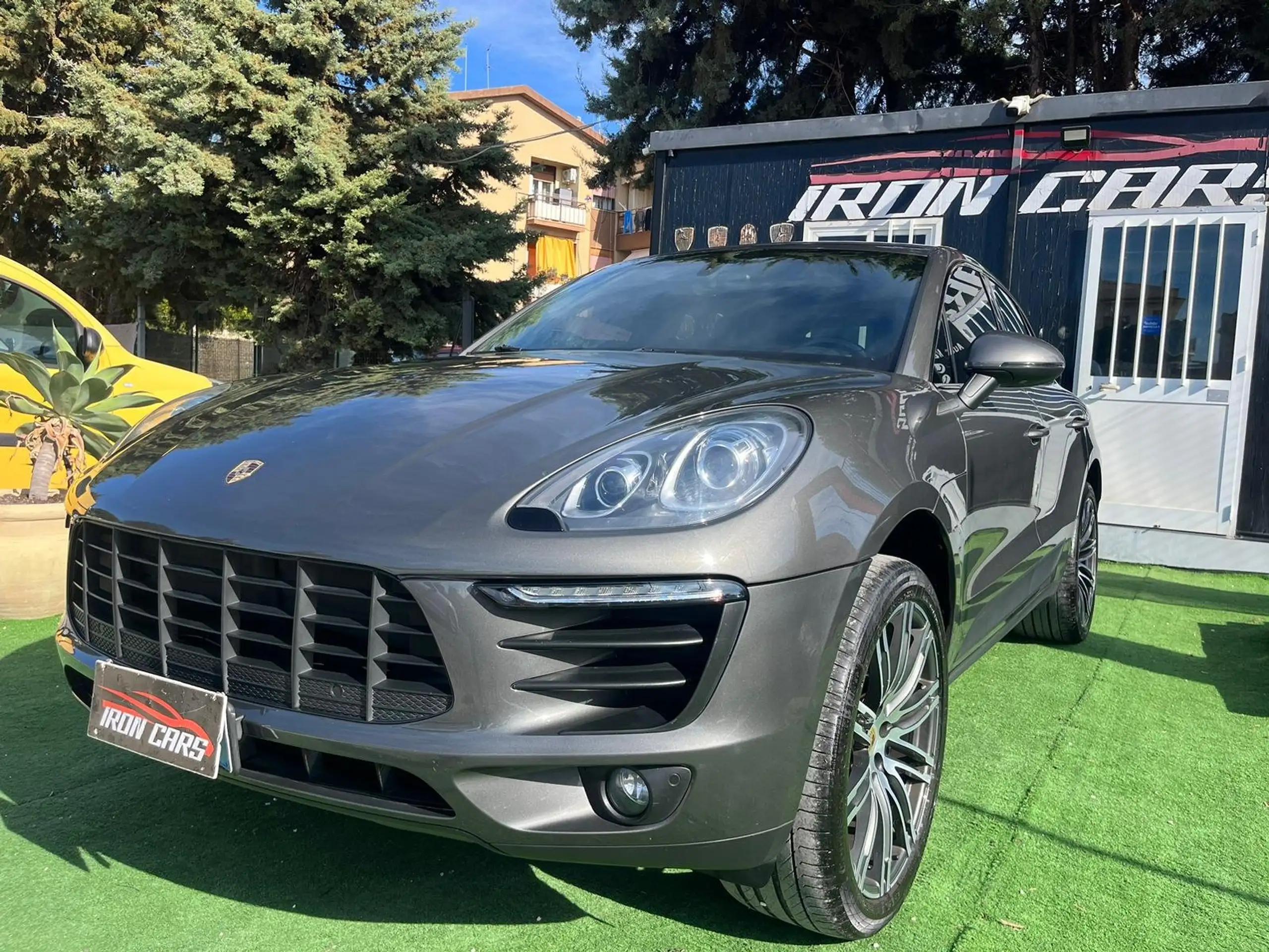 Porsche - Macan