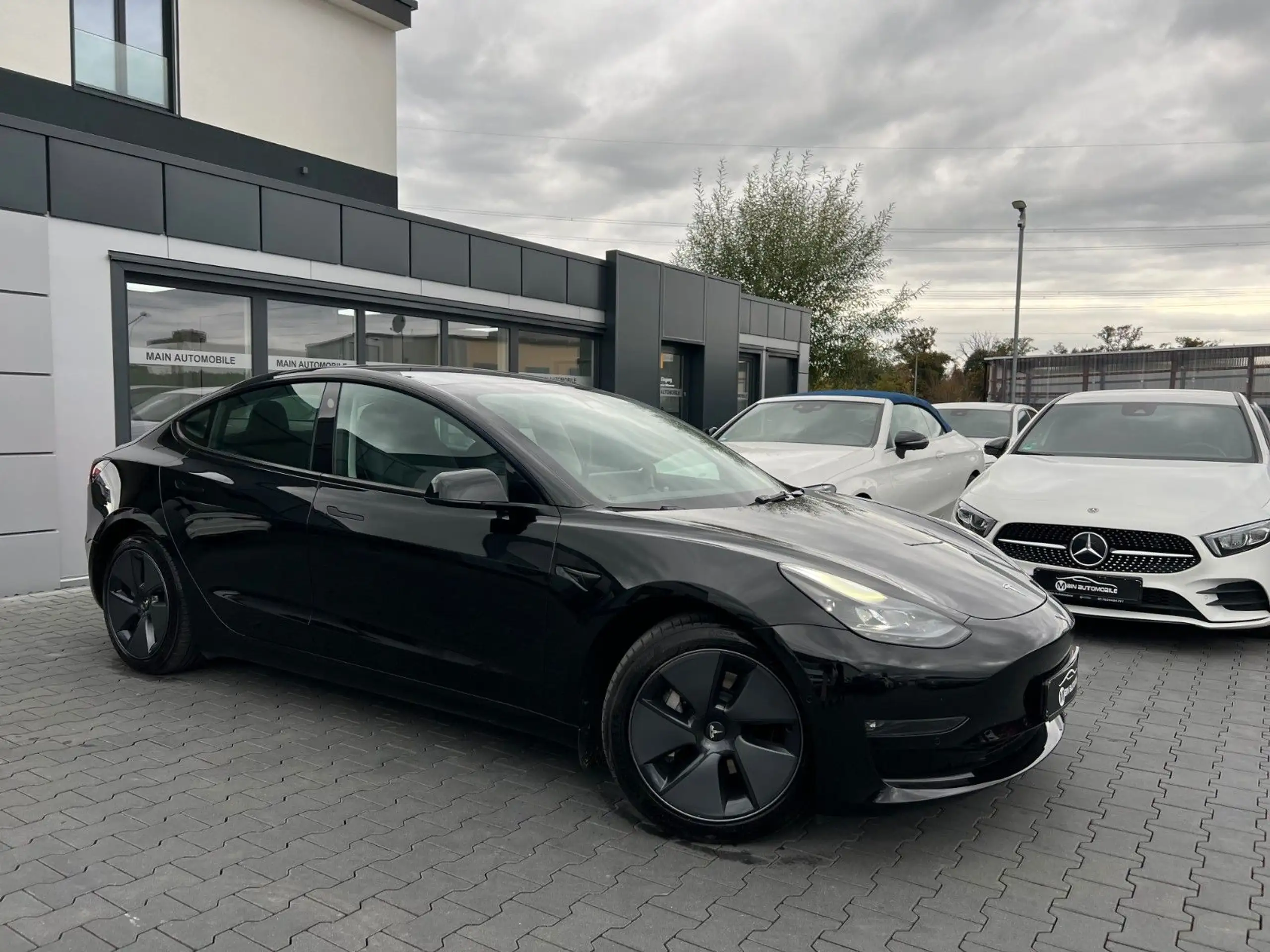 Tesla - Model 3