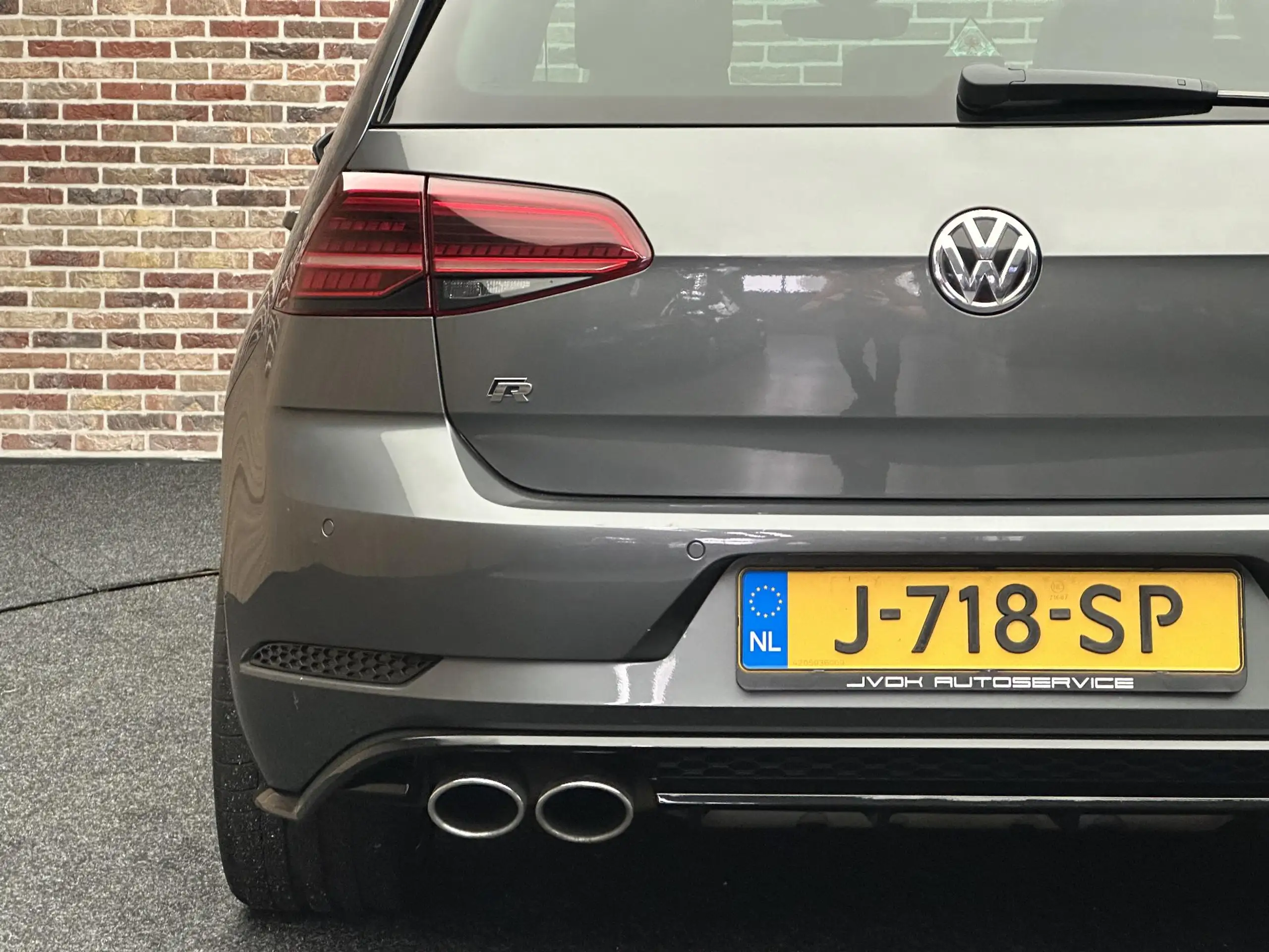 Volkswagen - Golf