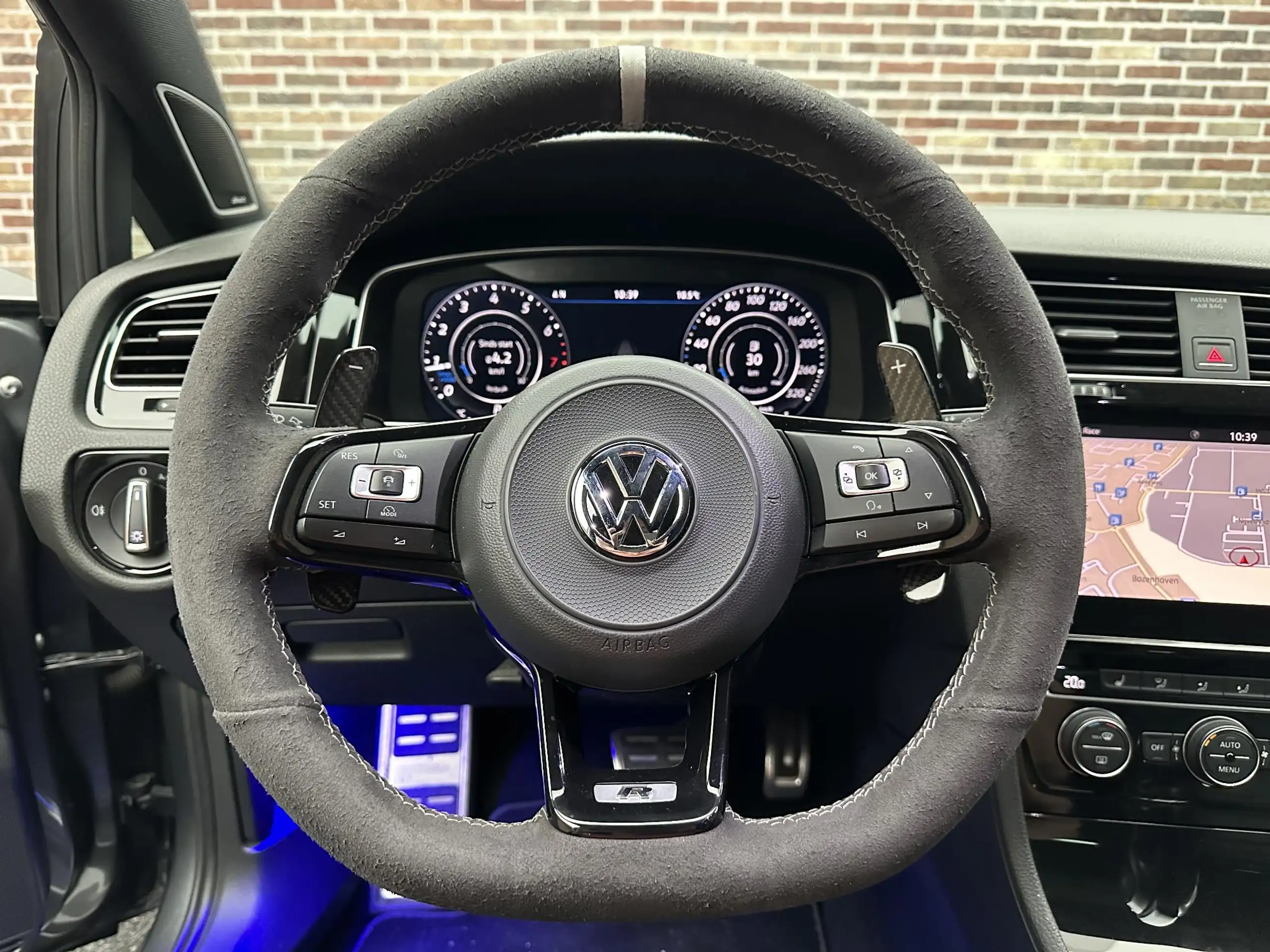 Volkswagen - Golf