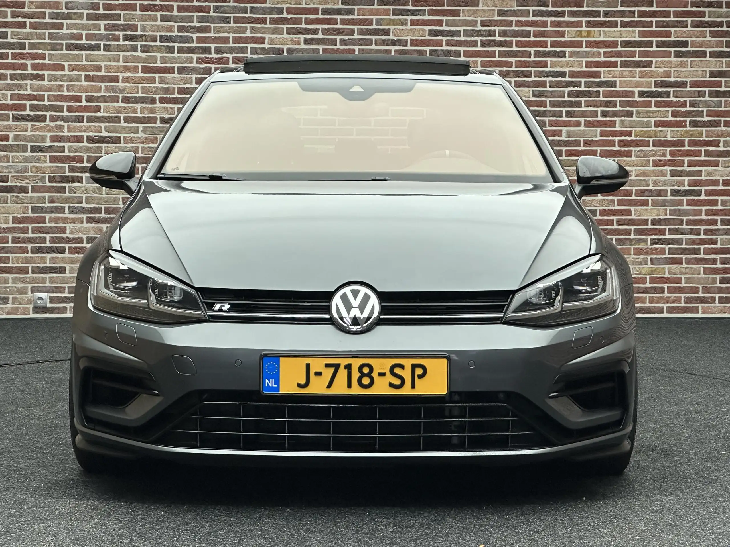 Volkswagen - Golf