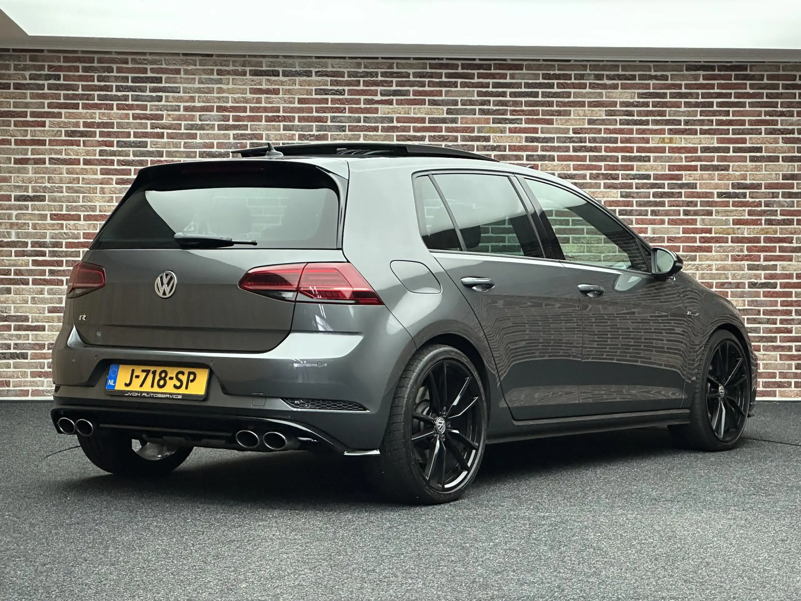 Volkswagen - Golf