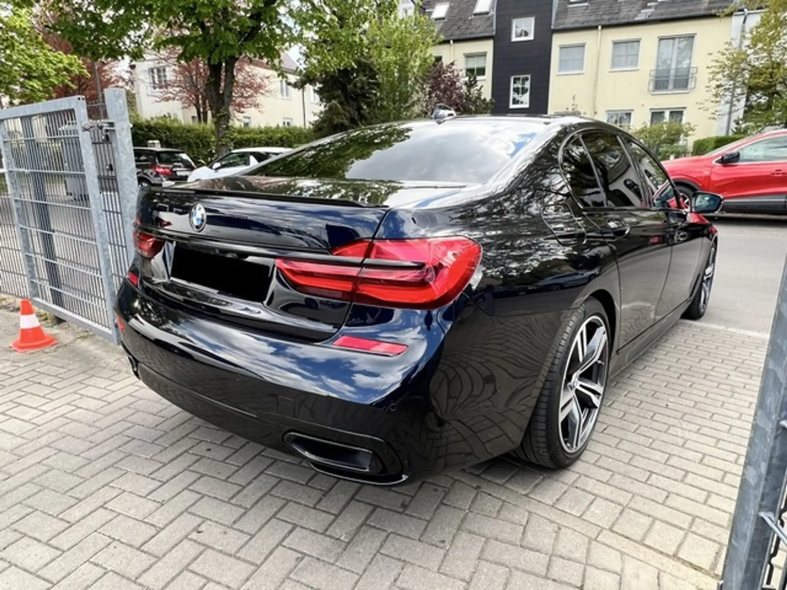 BMW - 740