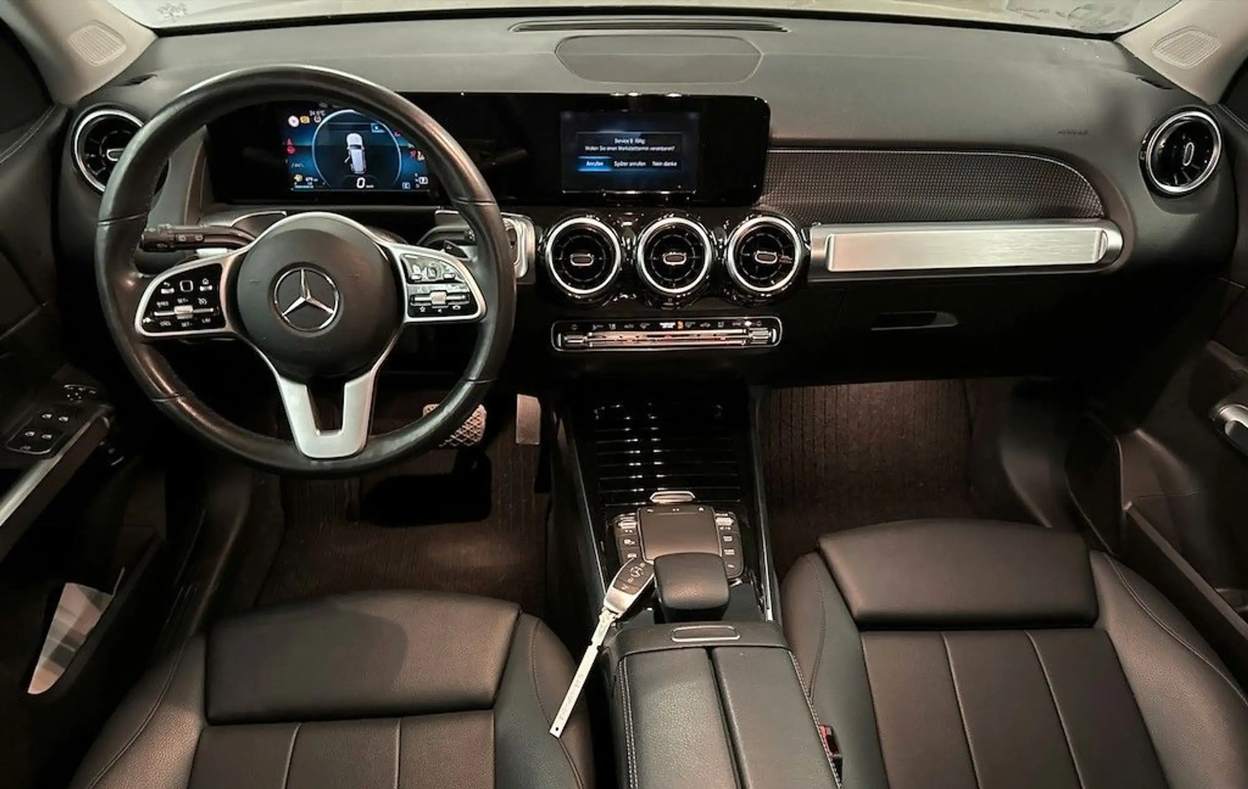 Mercedes-Benz - GLB 220