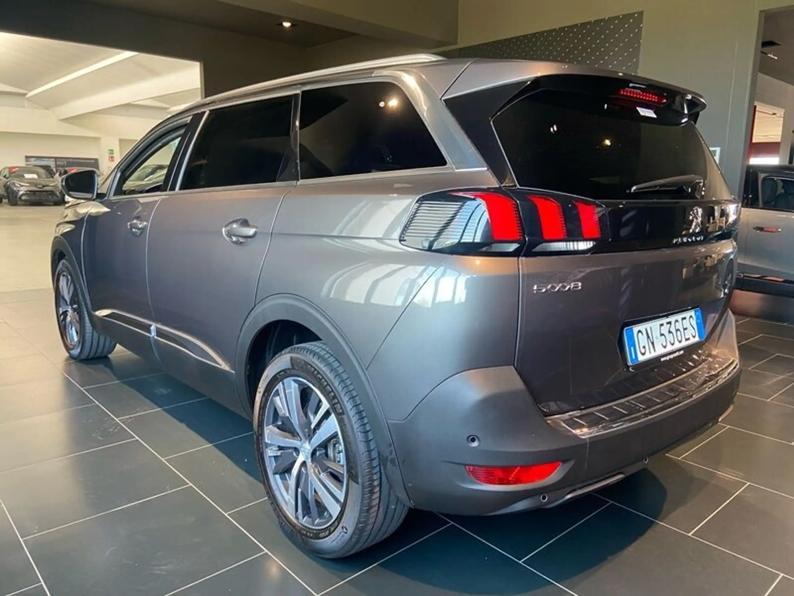 Peugeot - 5008