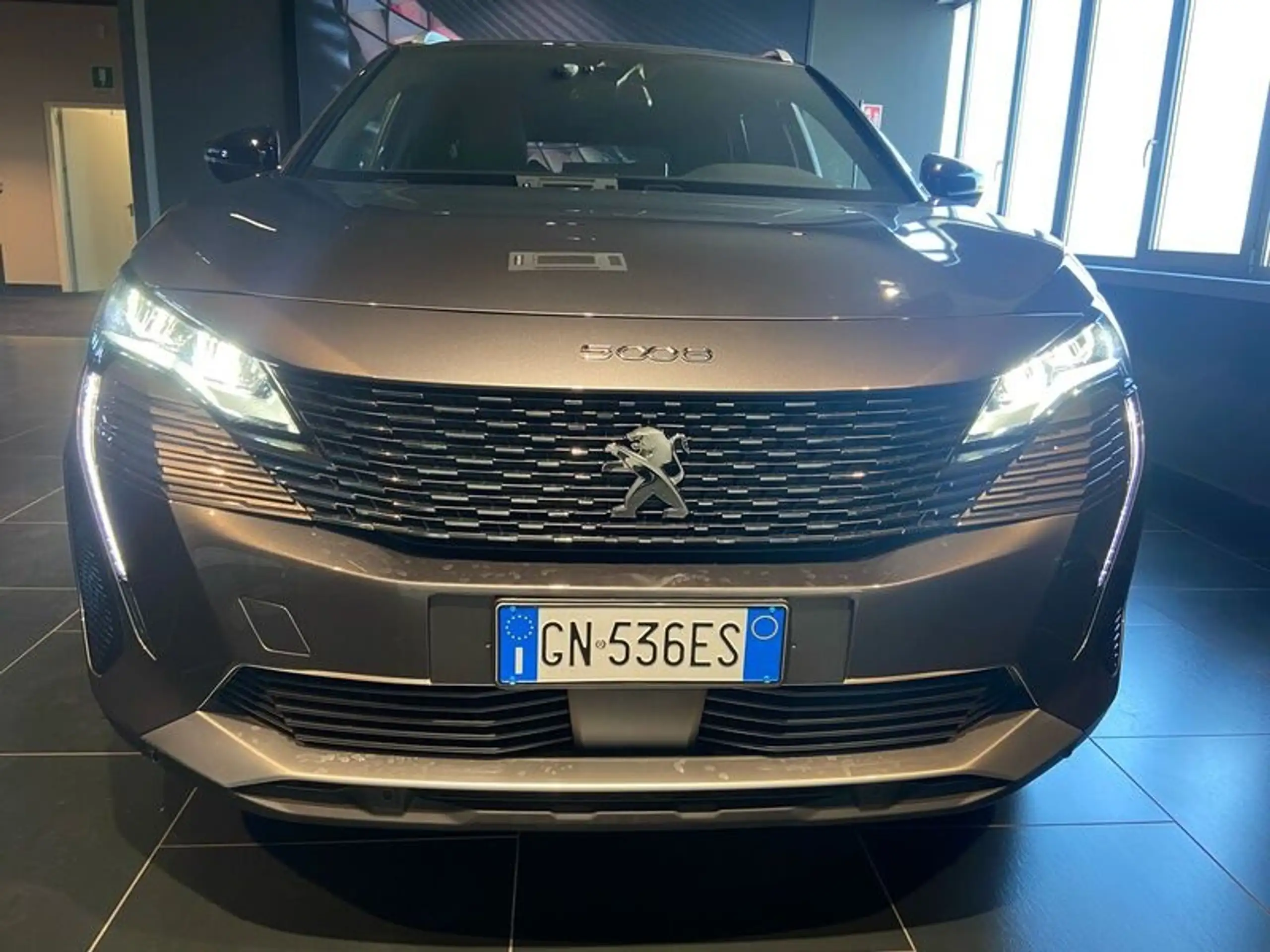 Peugeot - 5008