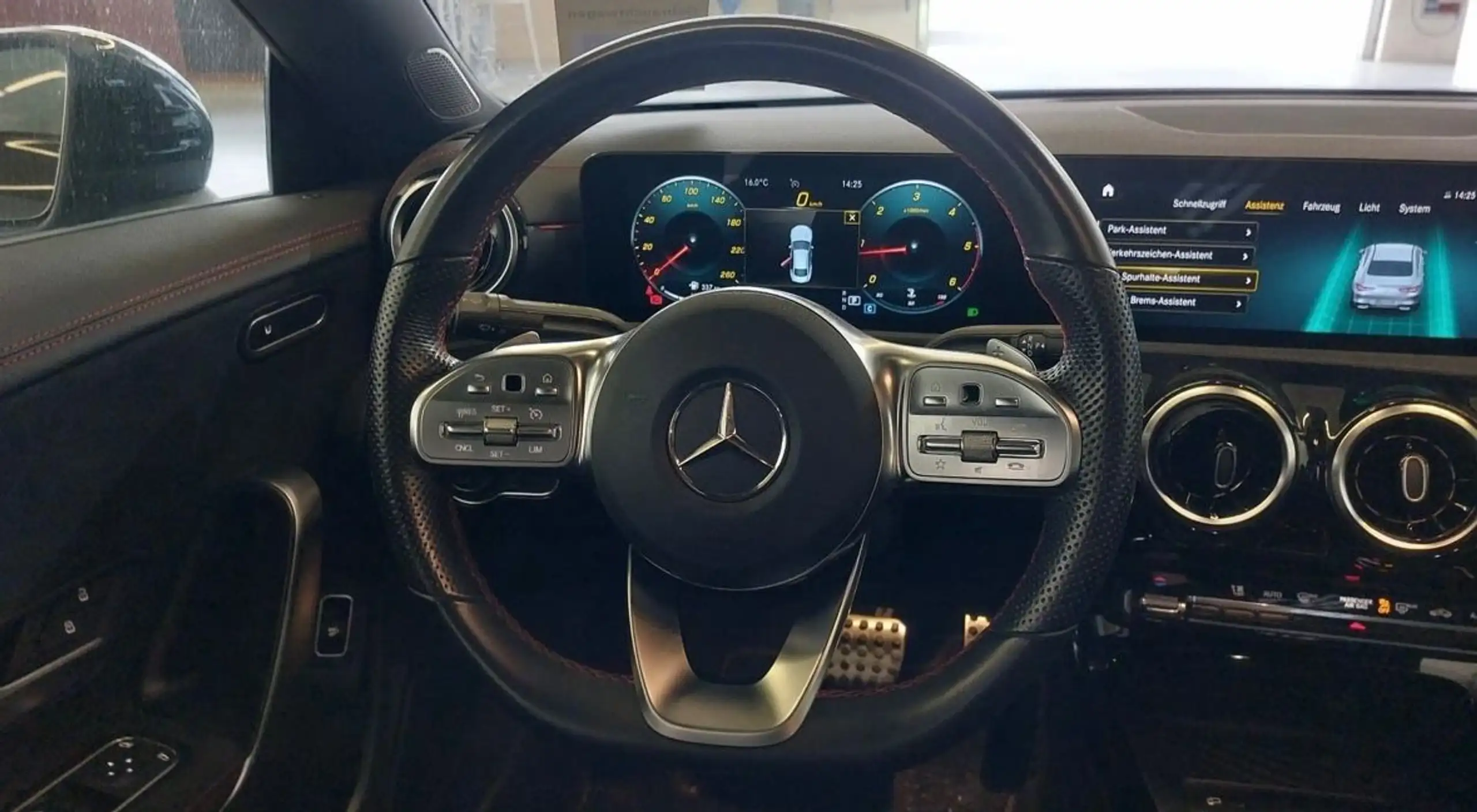 Mercedes-Benz - CLA 220