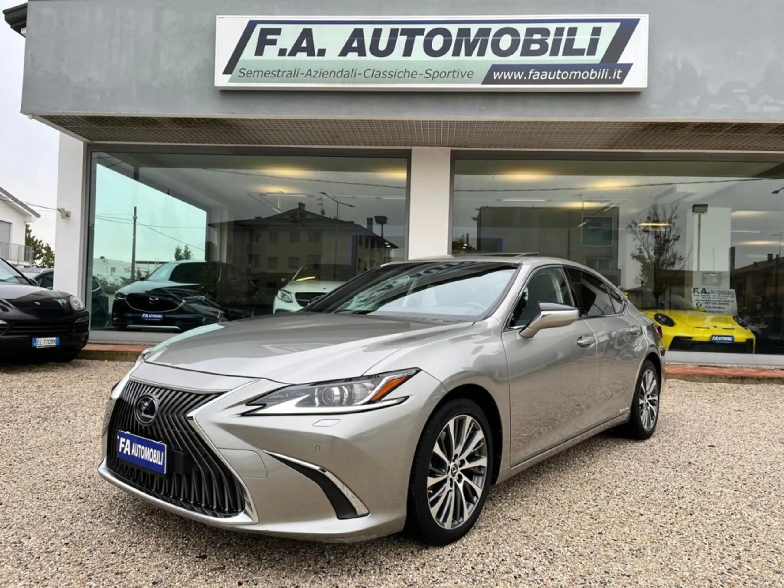 Lexus ES 300 2020