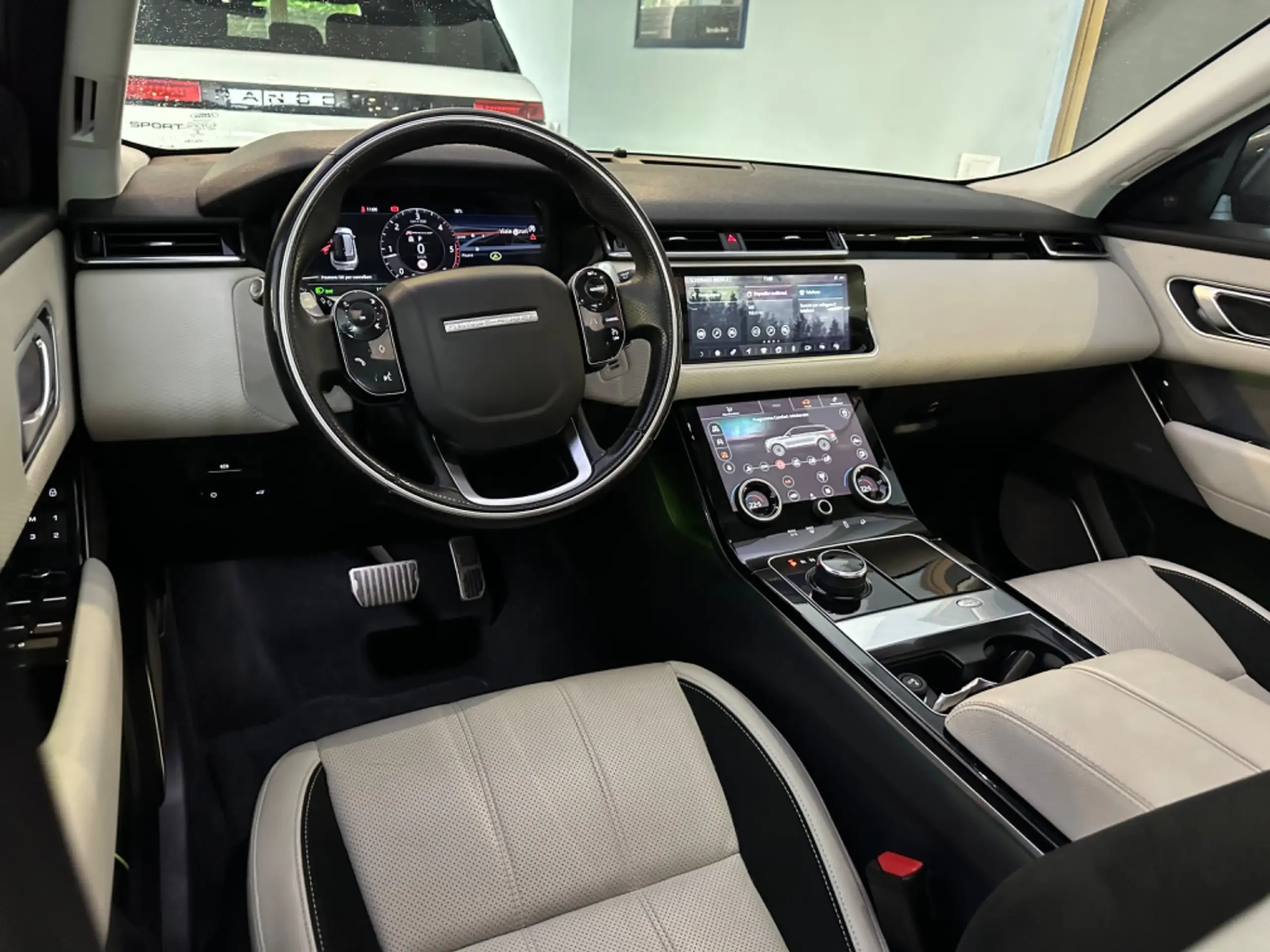 Land Rover - Range Rover Velar