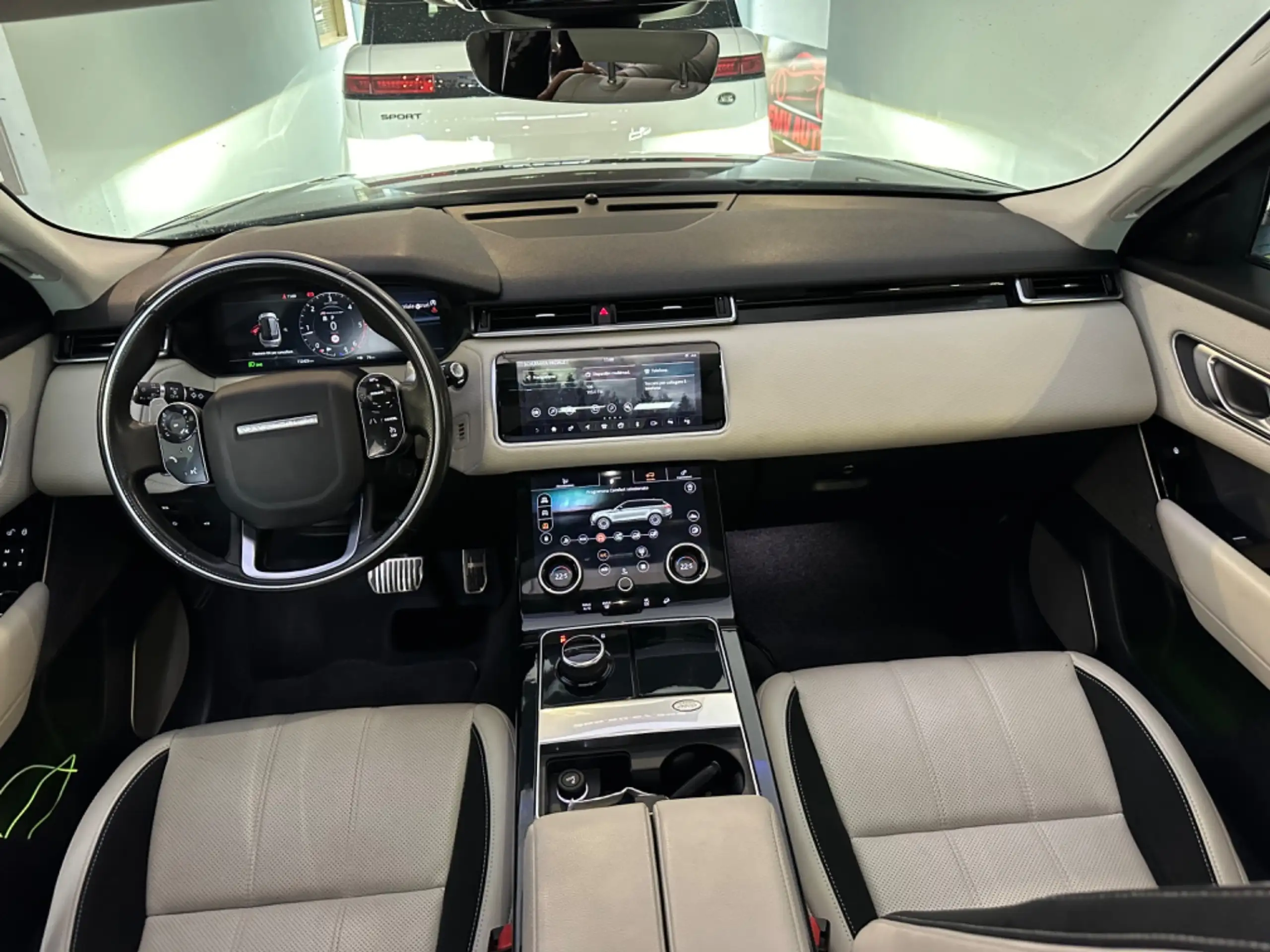 Land Rover - Range Rover Velar