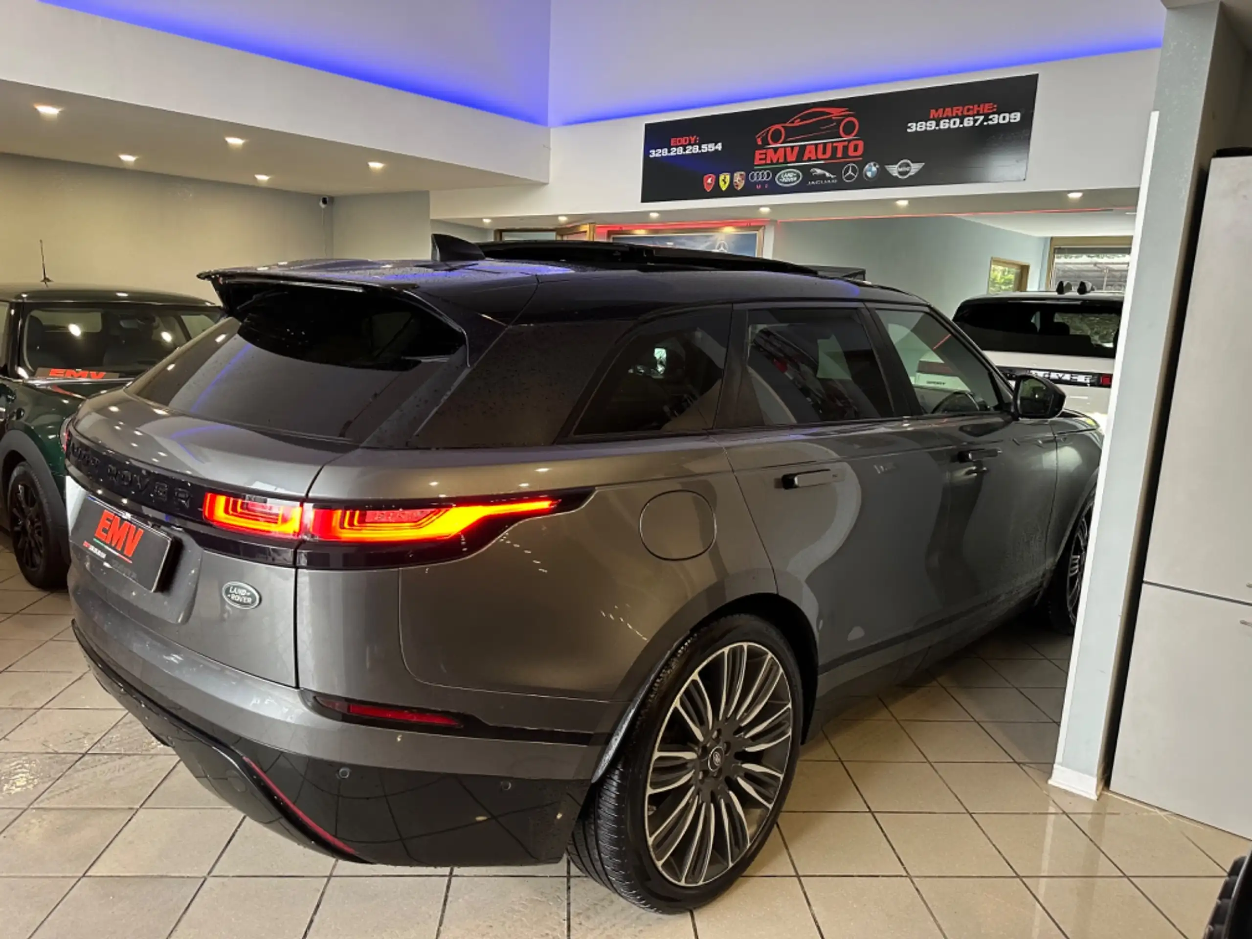 Land Rover - Range Rover Velar