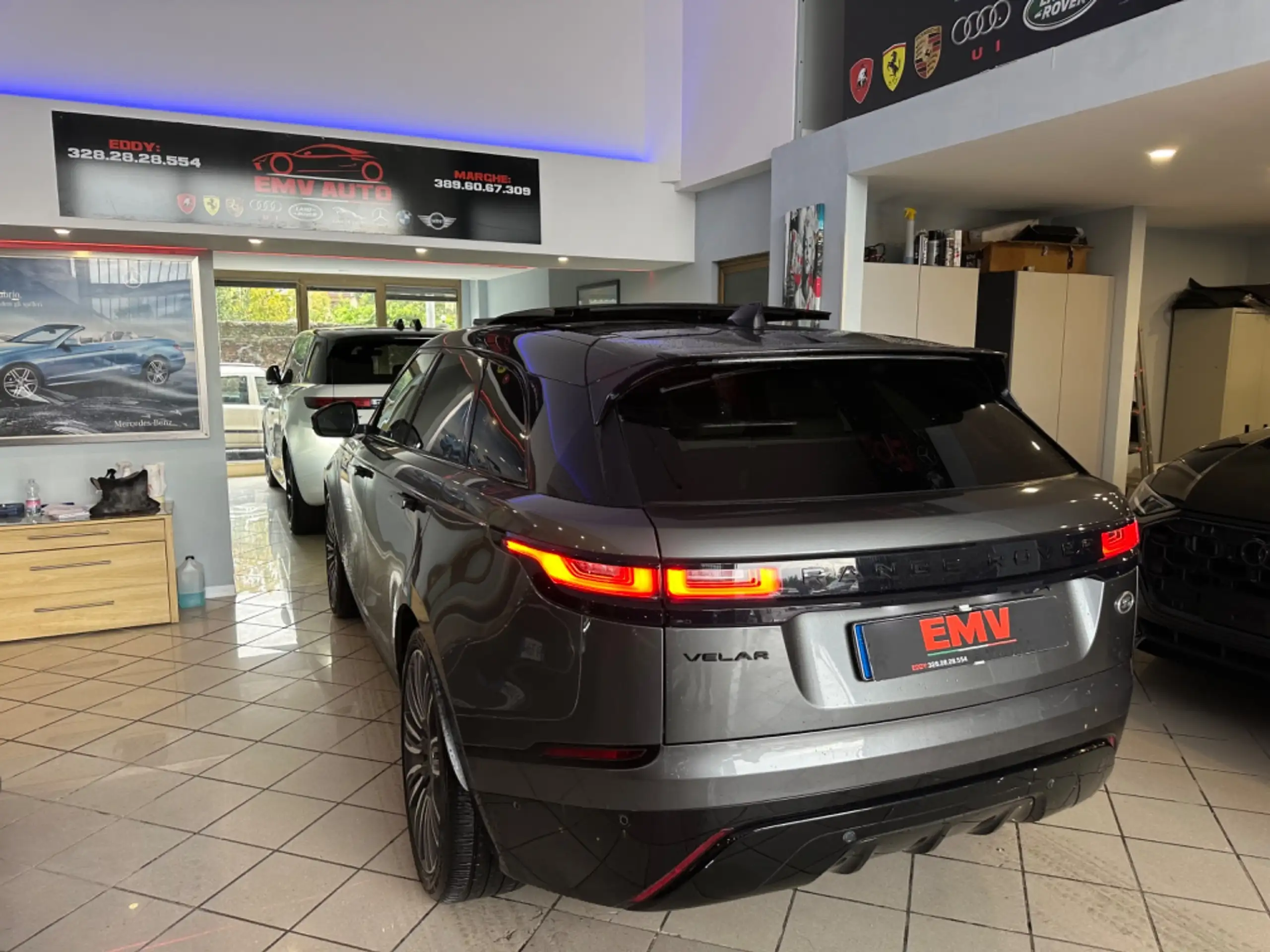 Land Rover - Range Rover Velar