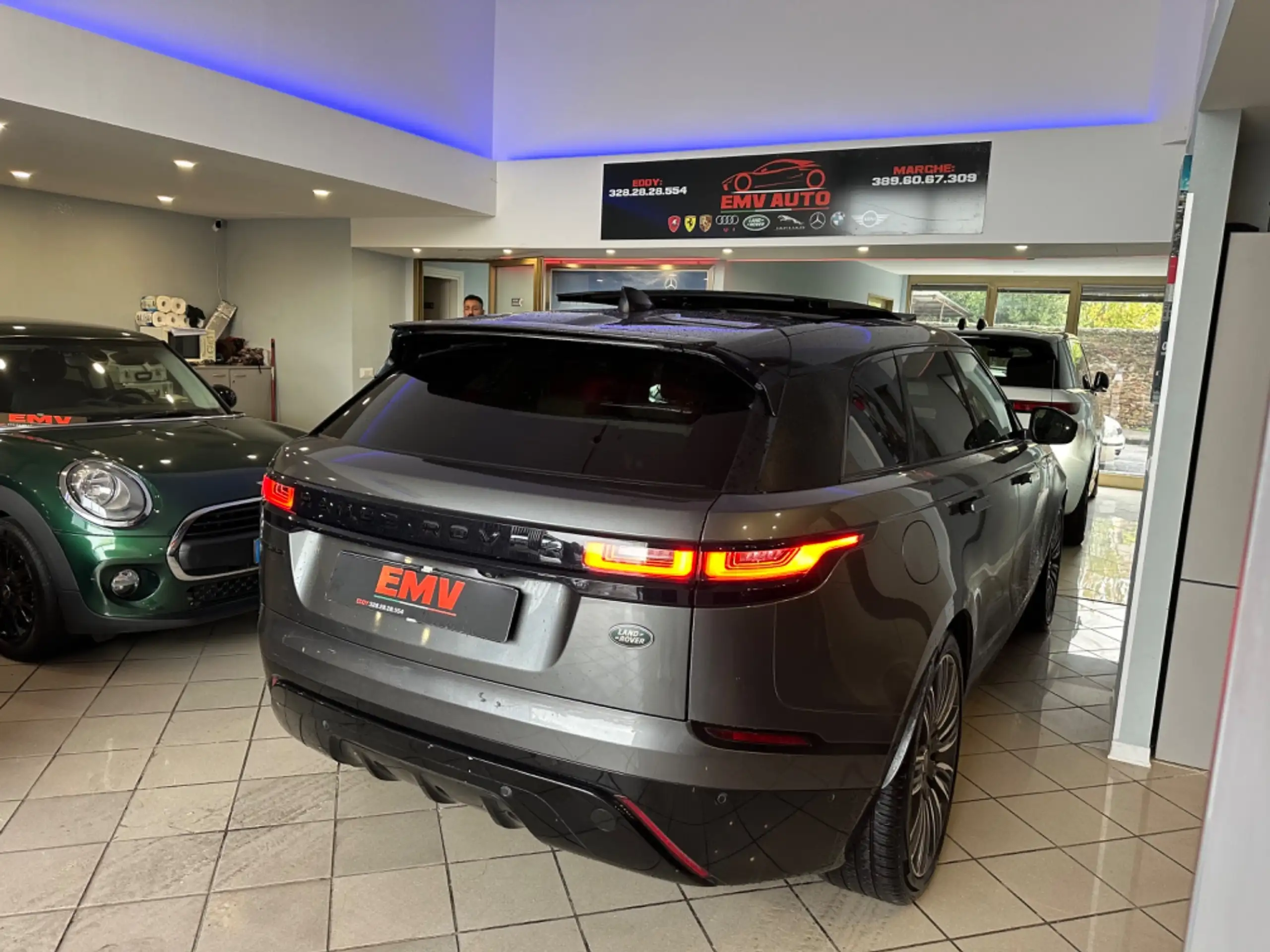 Land Rover - Range Rover Velar