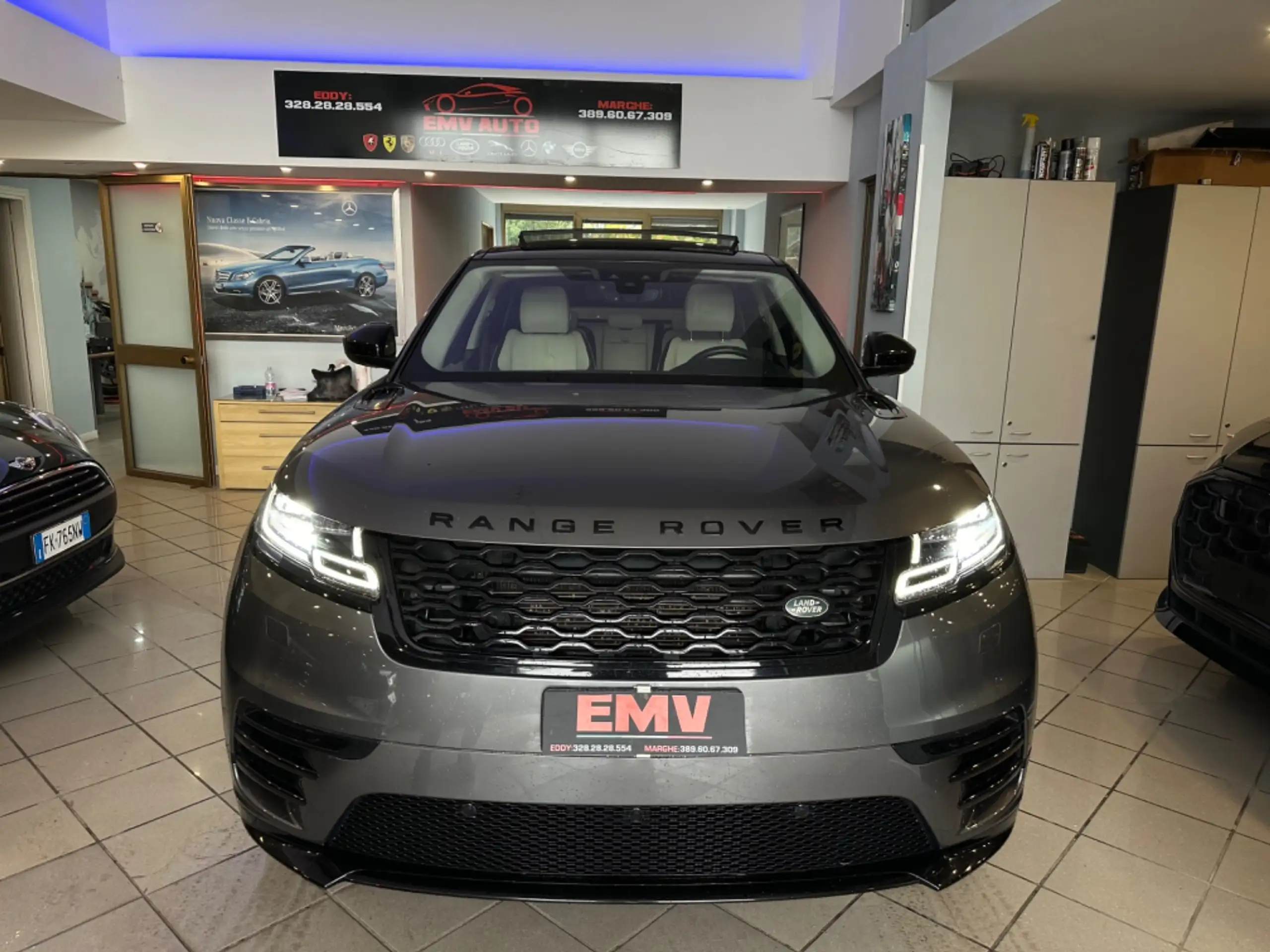 Land Rover - Range Rover Velar