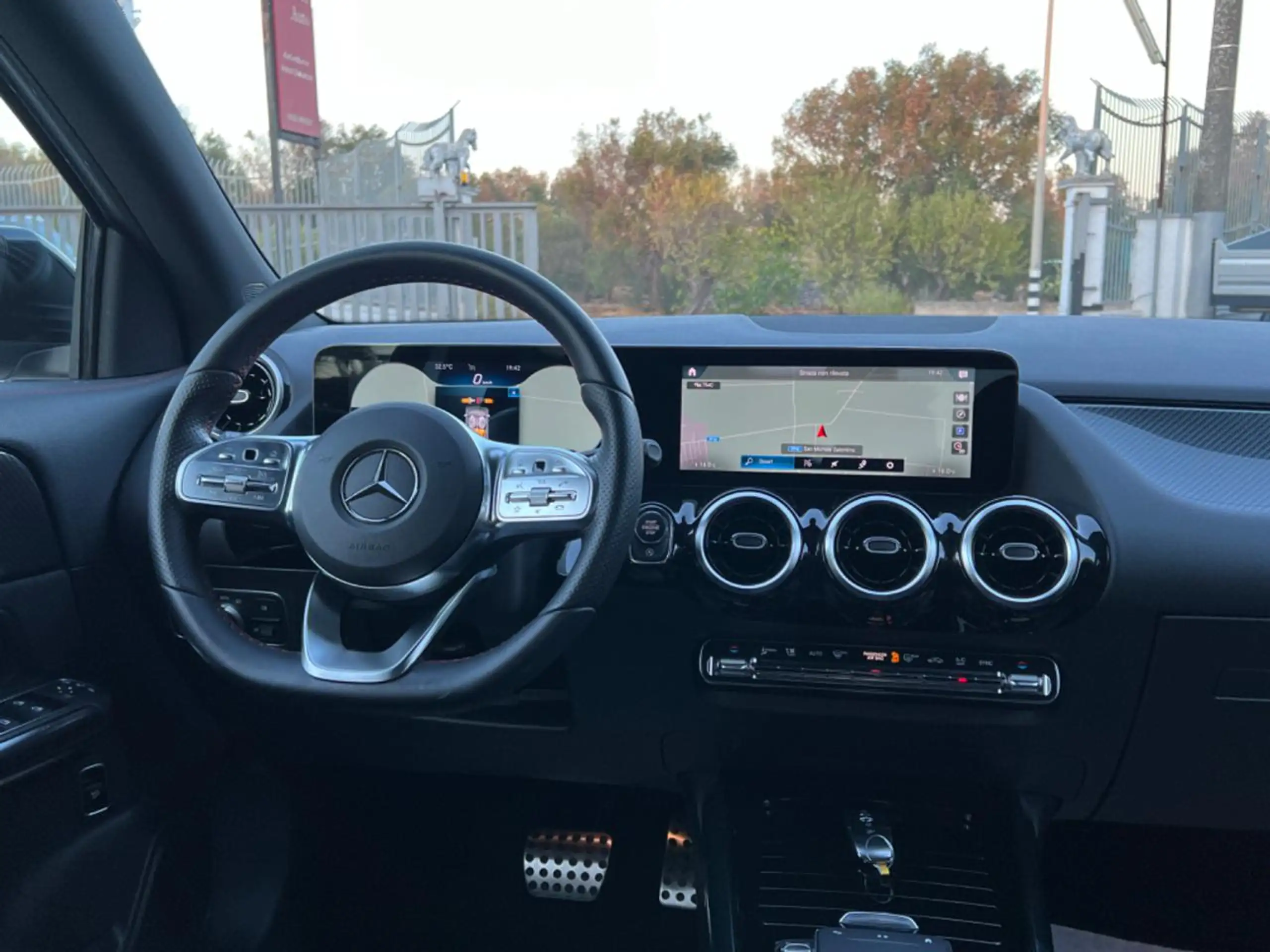 Mercedes-Benz - GLA 220