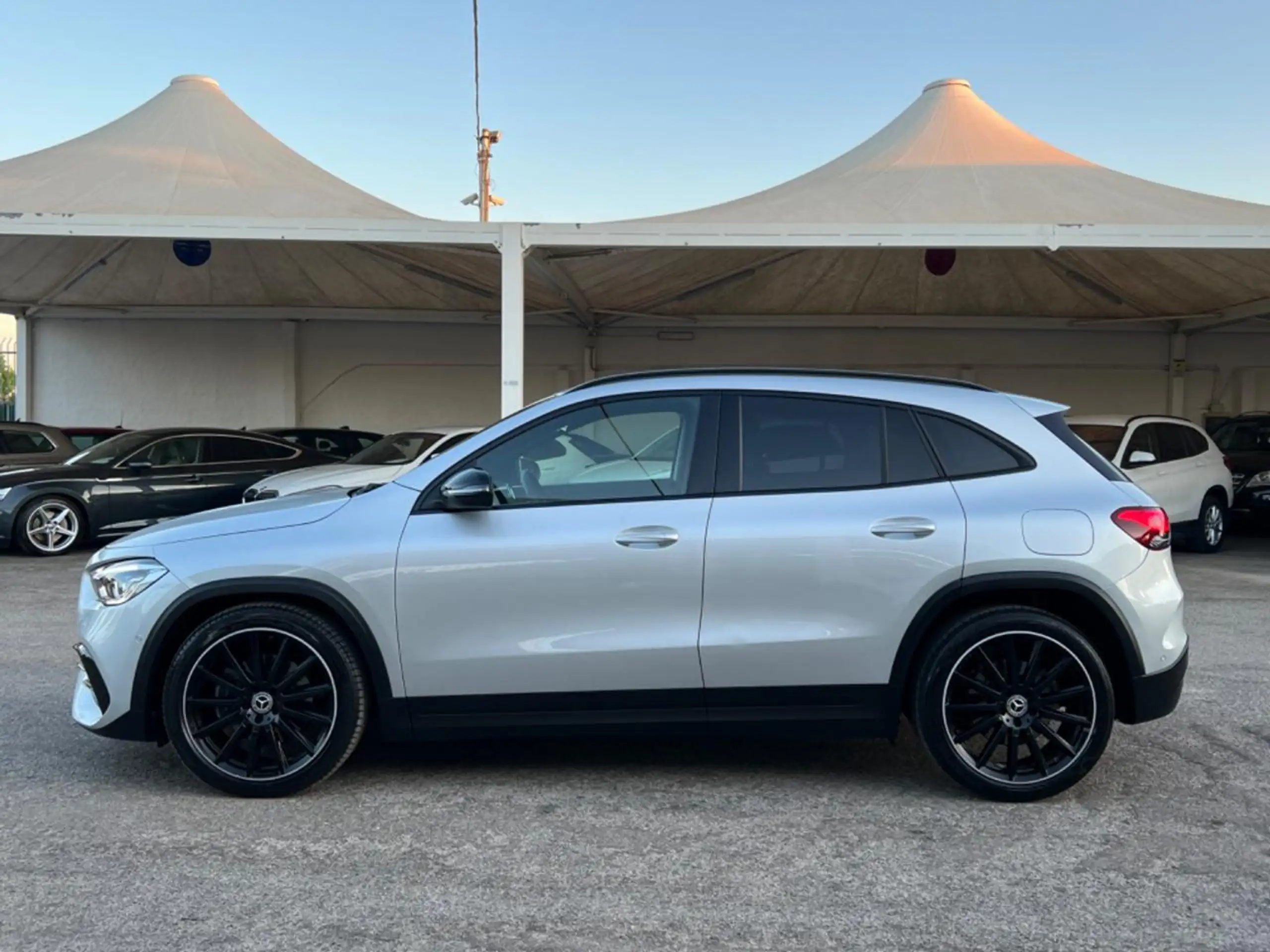 Mercedes-Benz - GLA 220