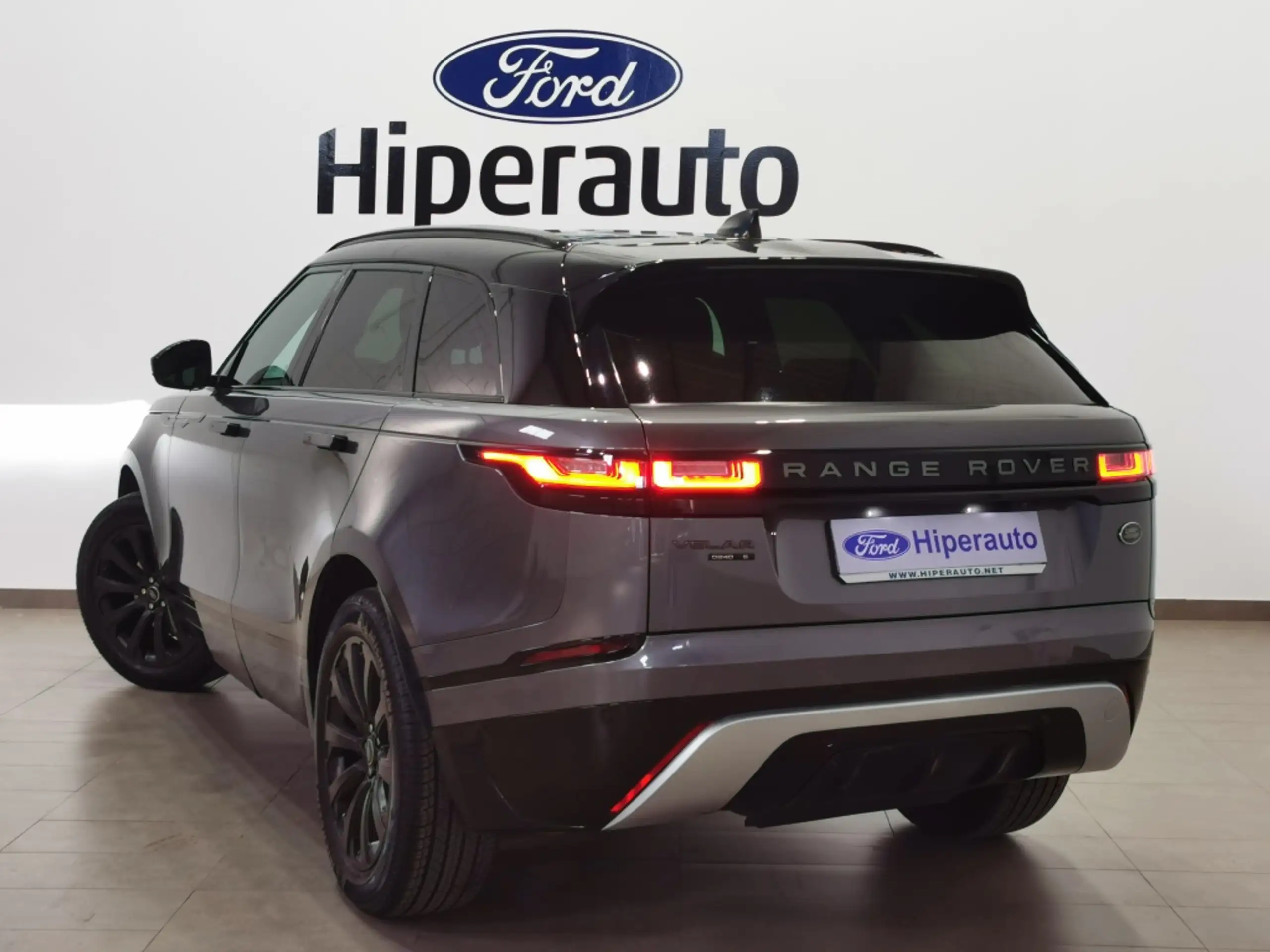 Land Rover - Range Rover Velar