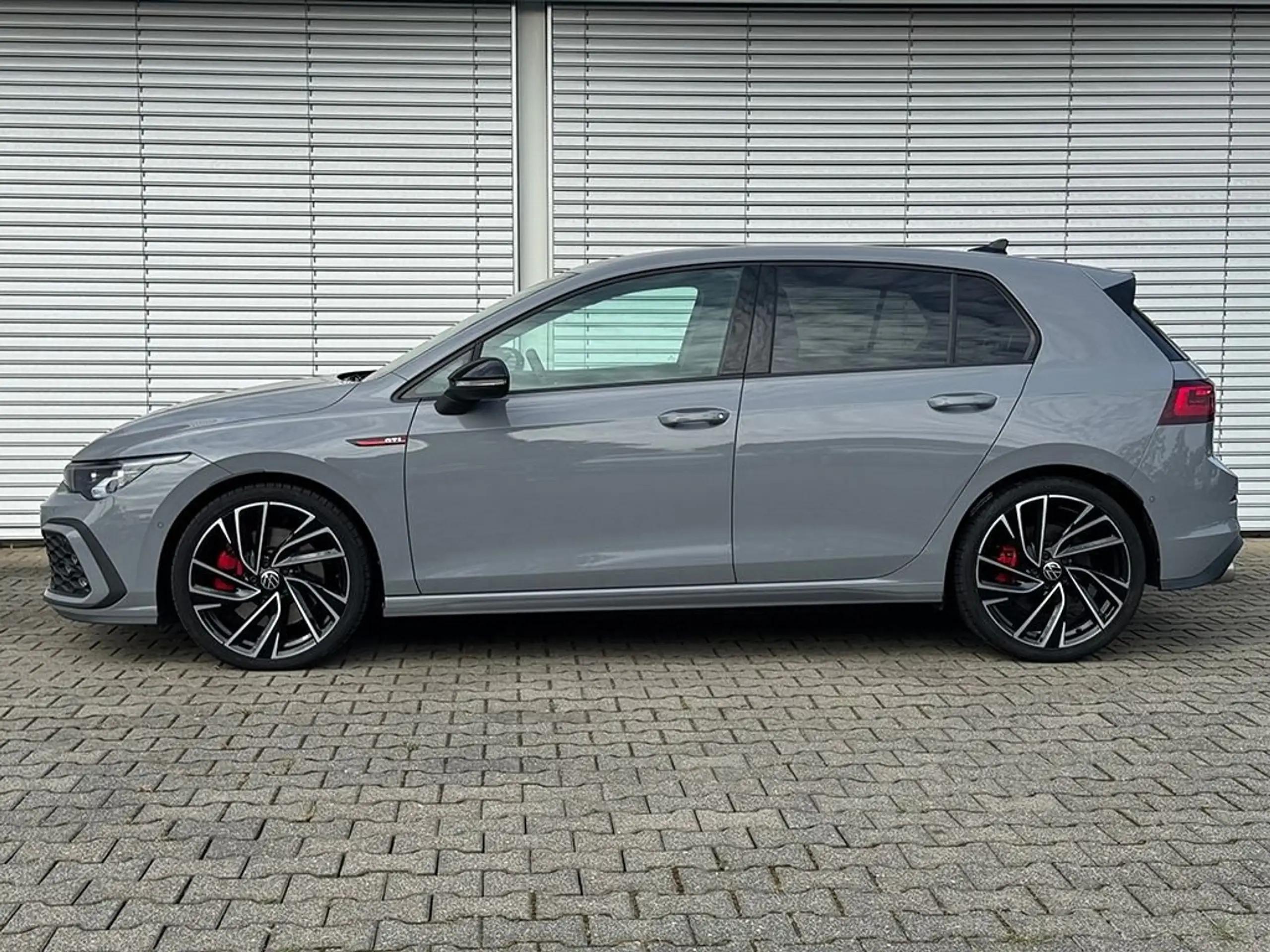 Volkswagen - Golf GTI