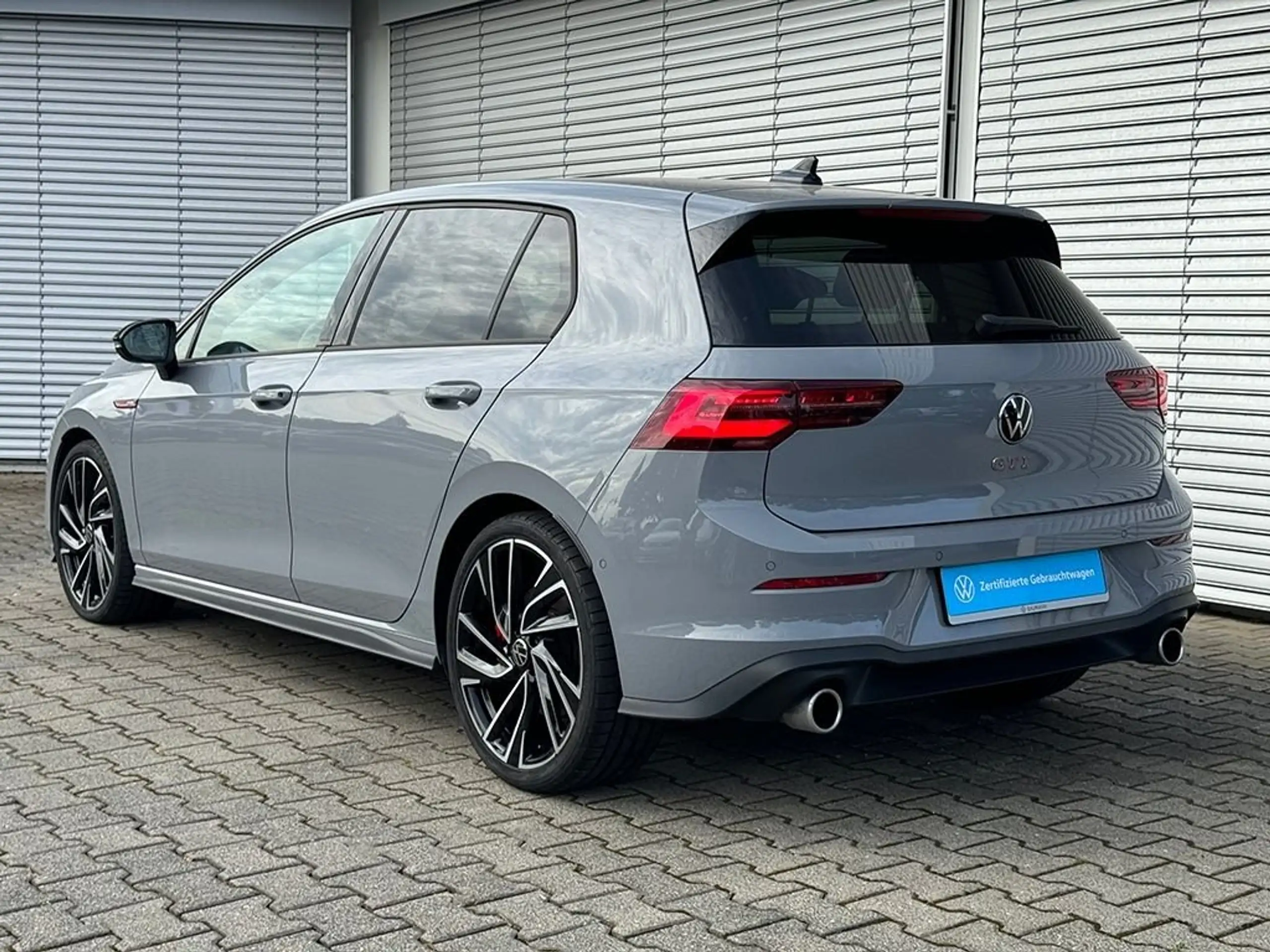 Volkswagen - Golf GTI