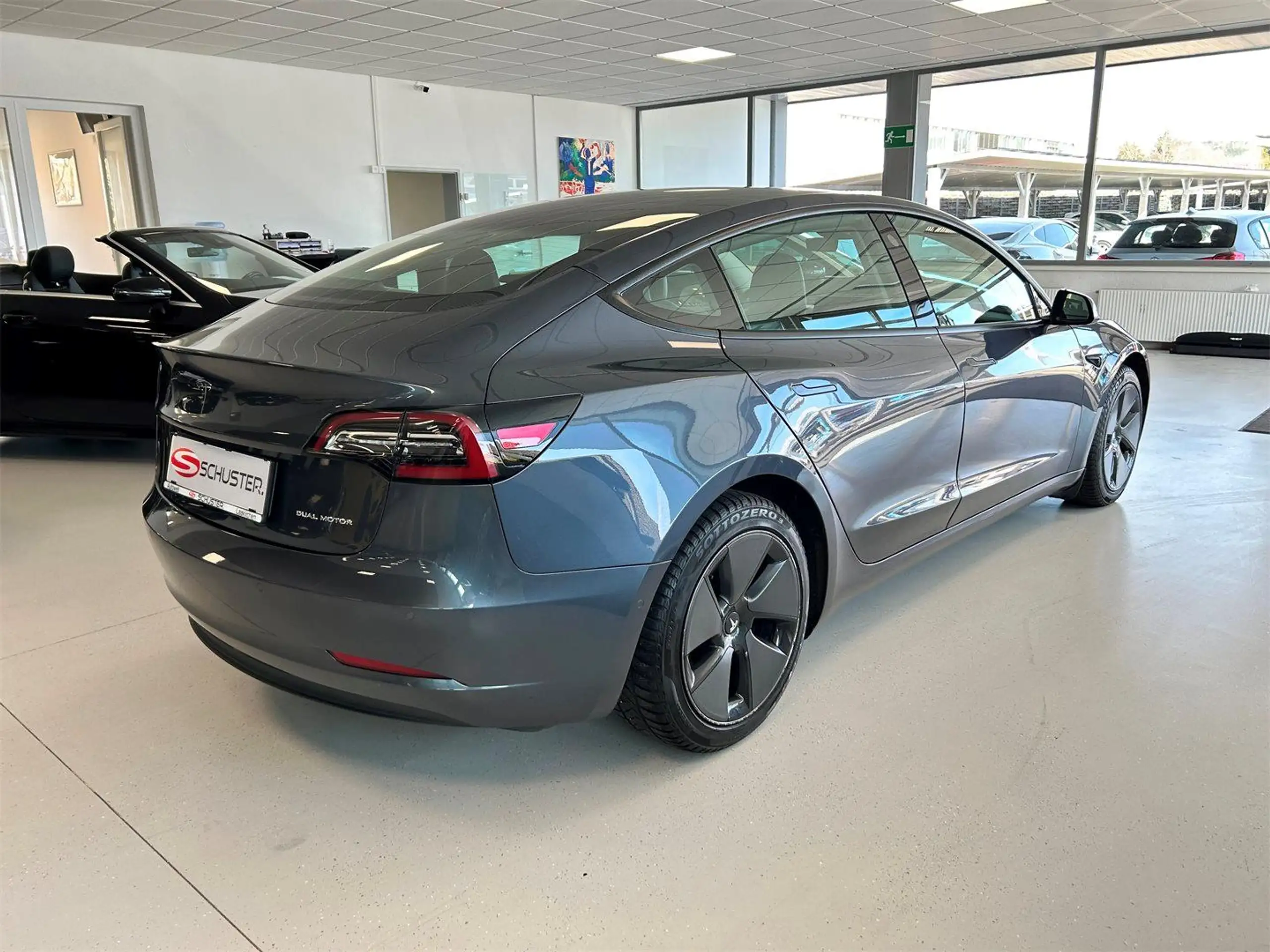 Tesla - Model 3