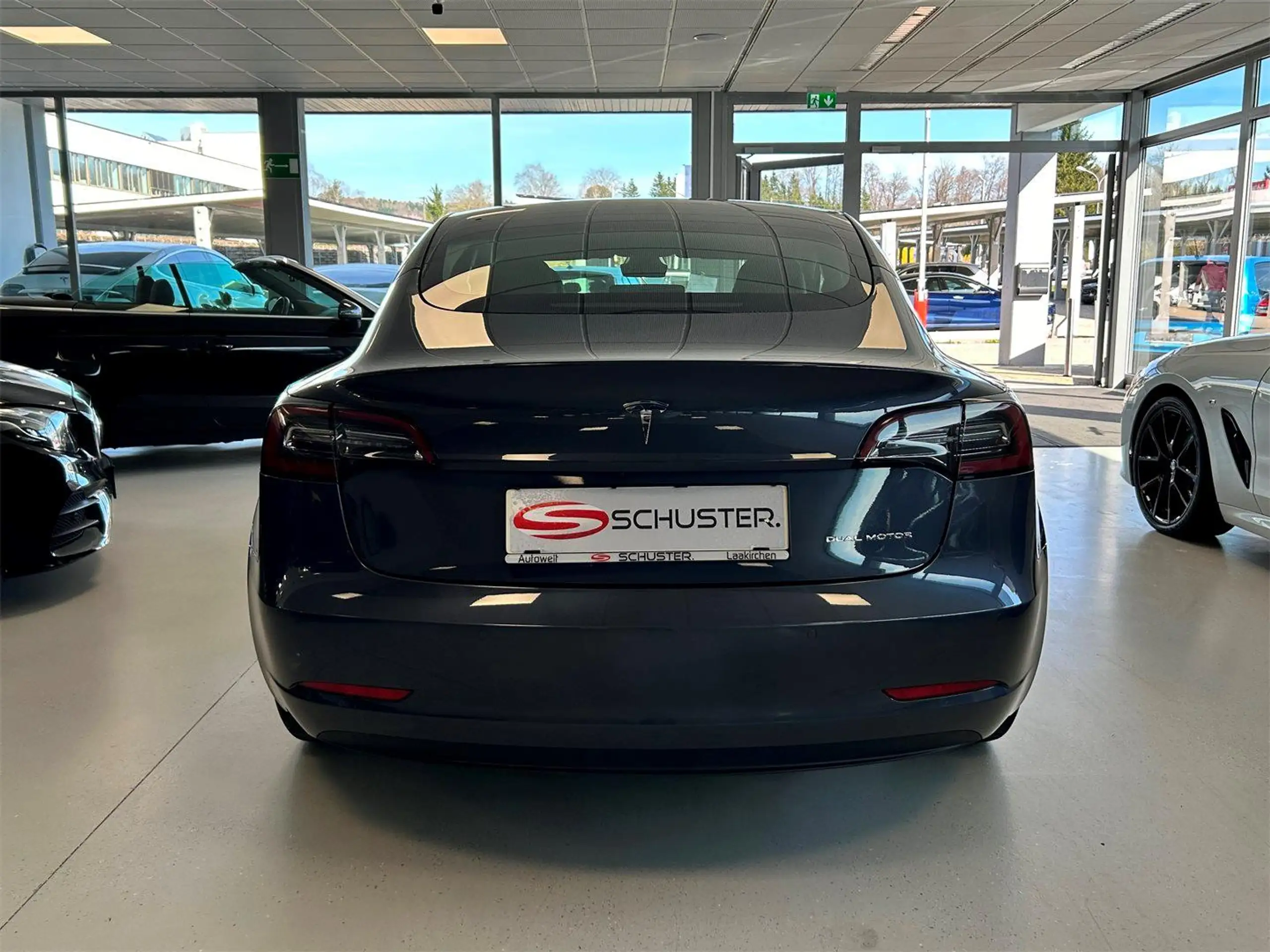 Tesla - Model 3