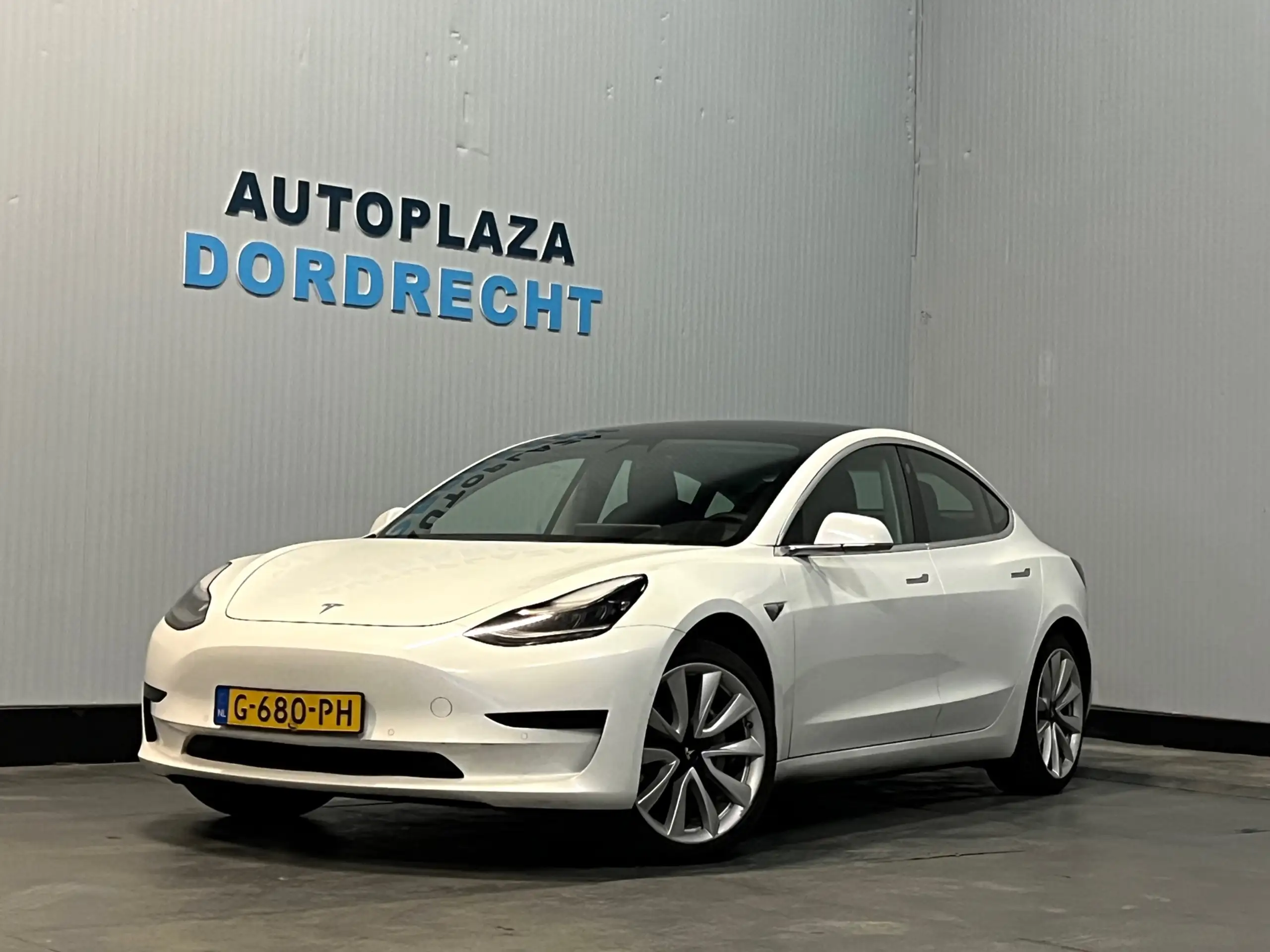 Tesla - Model 3