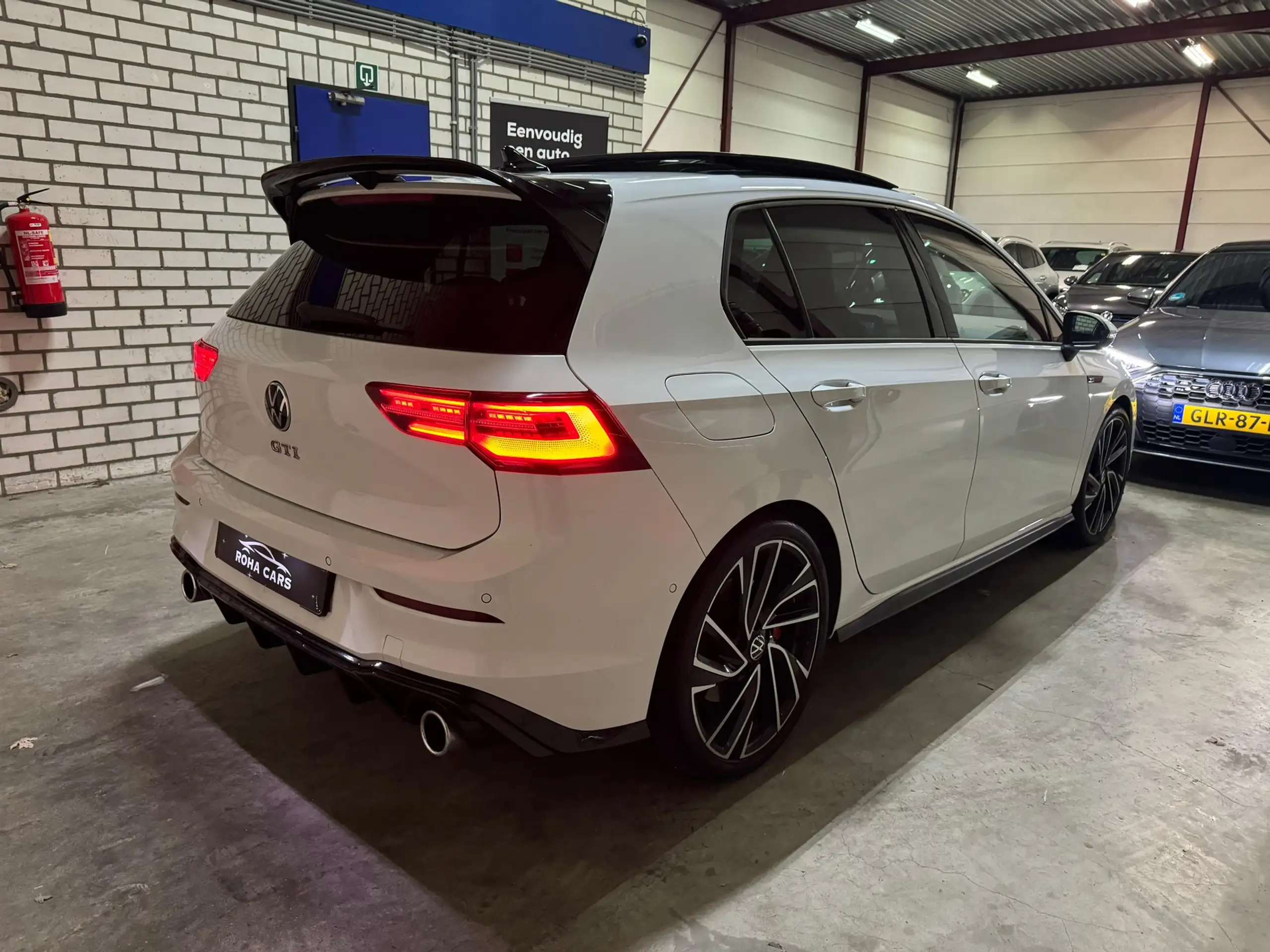 Volkswagen - Golf GTI