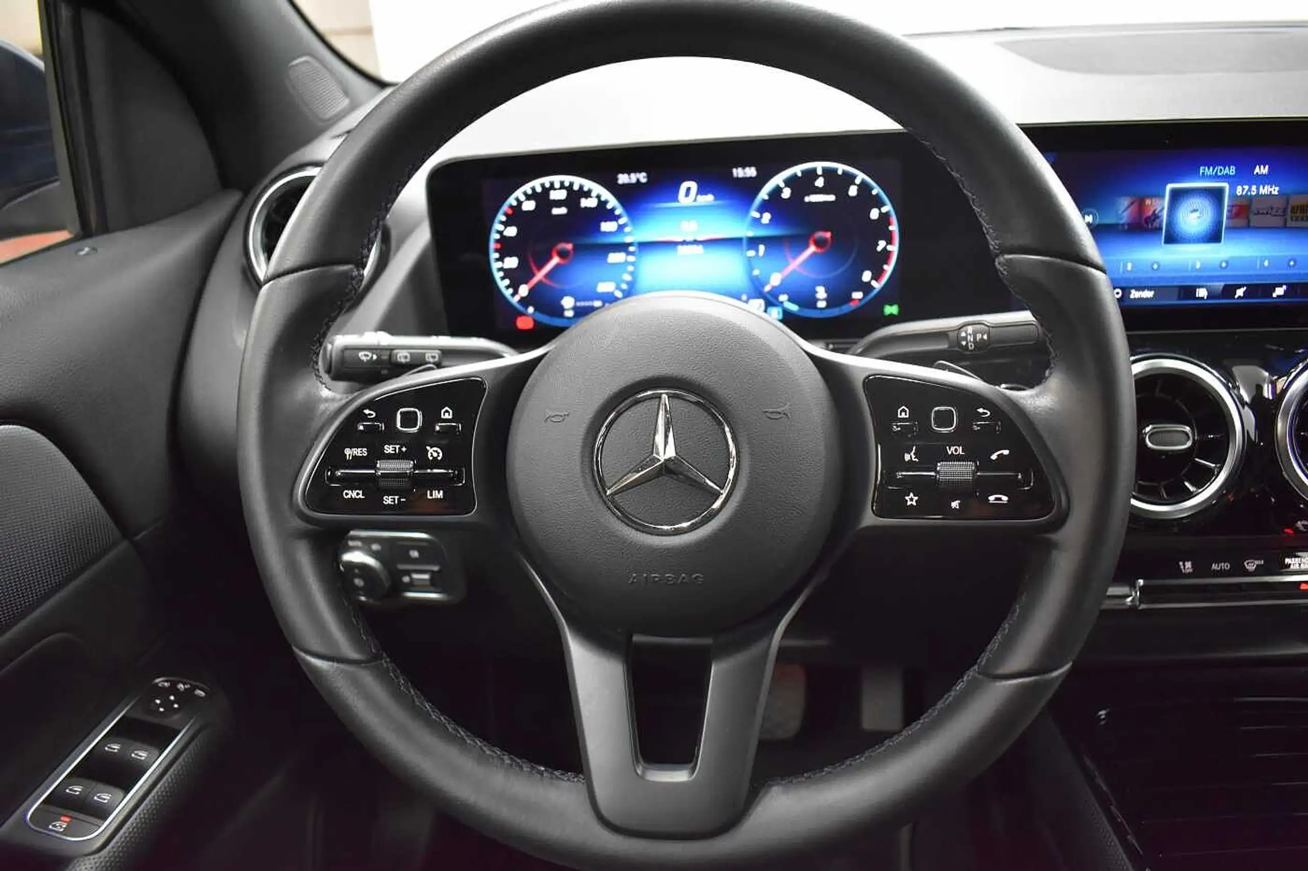 Mercedes-Benz - GLA 180