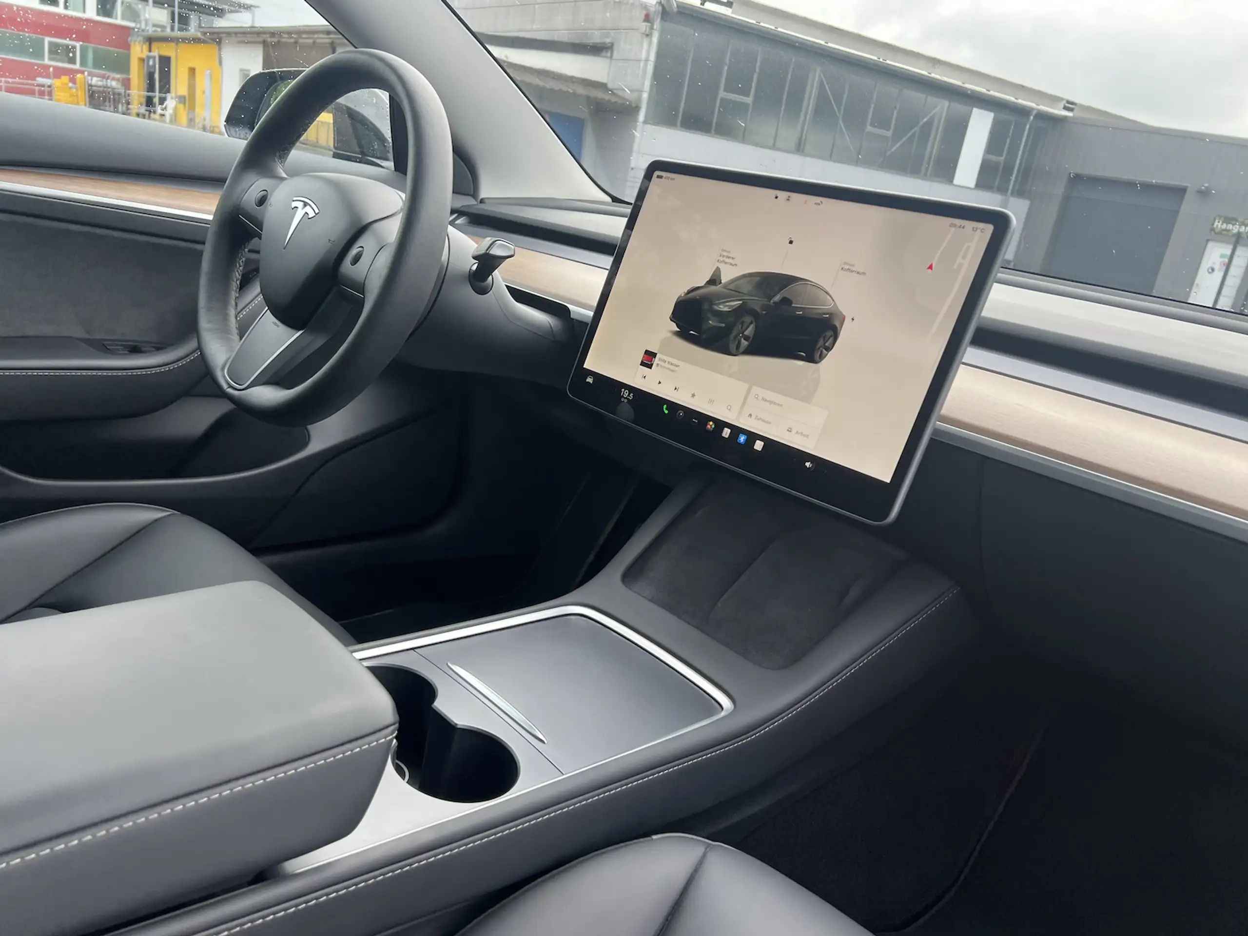 Tesla - Model 3