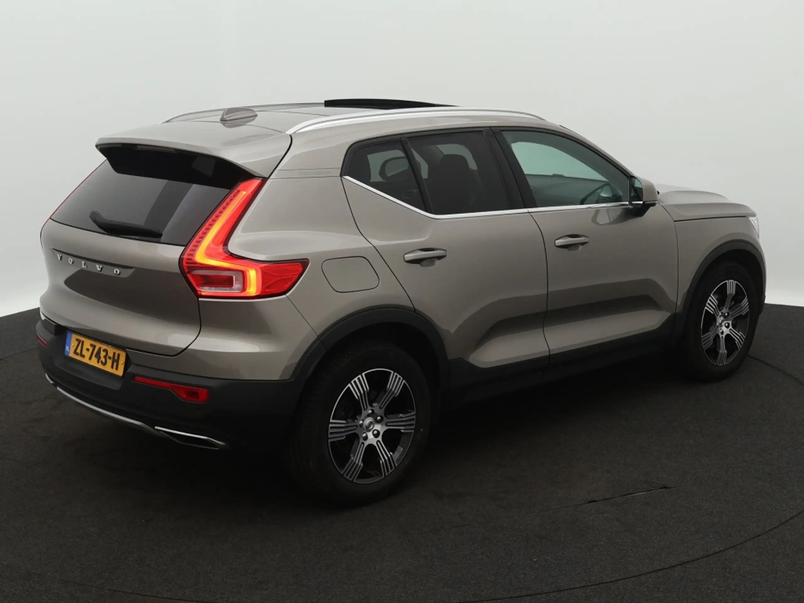 Volvo - XC40