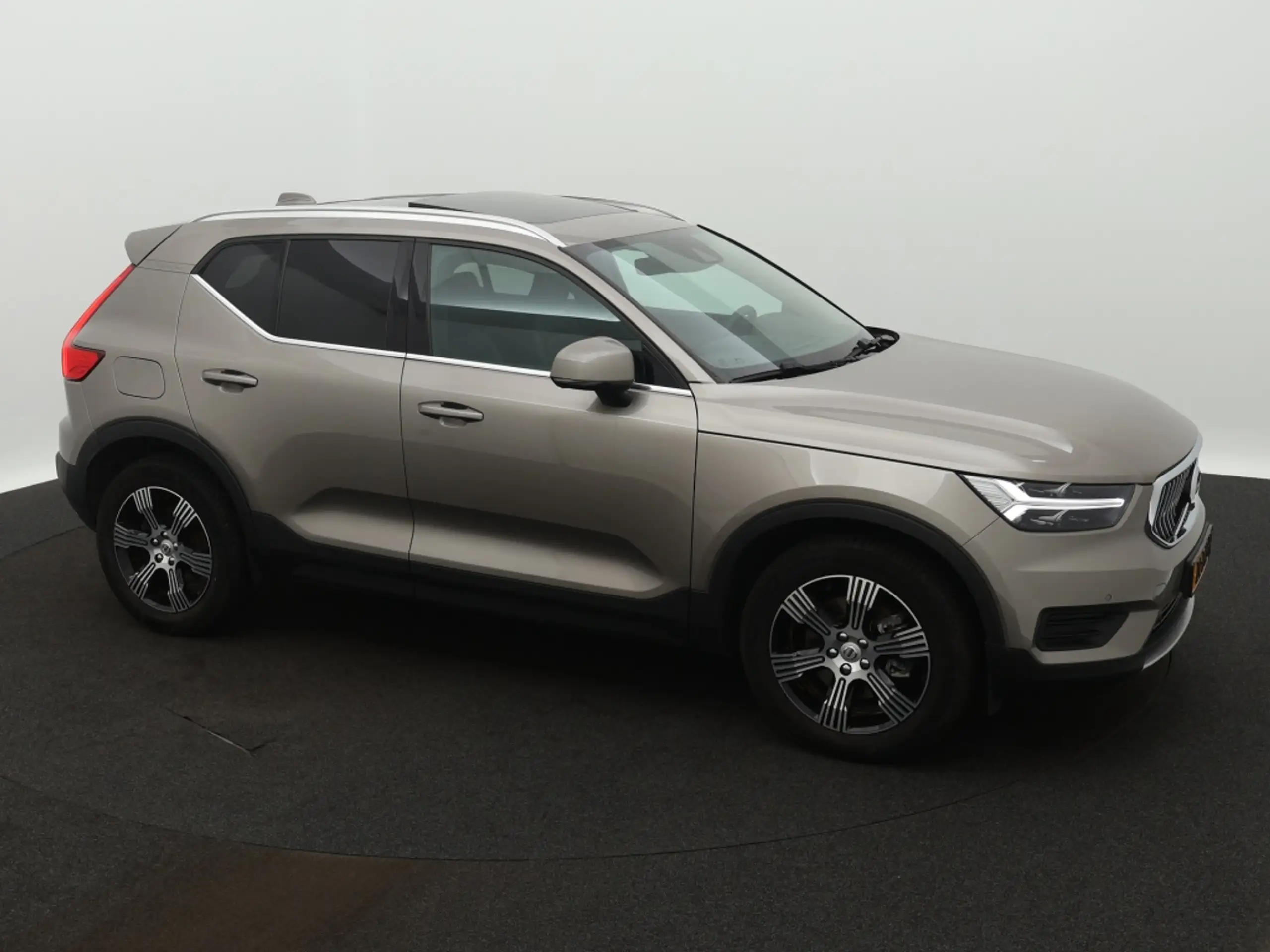 Volvo - XC40