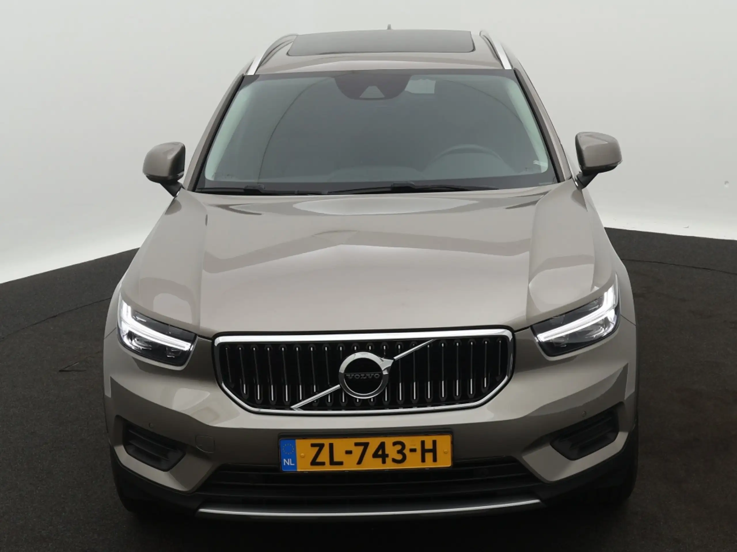 Volvo - XC40