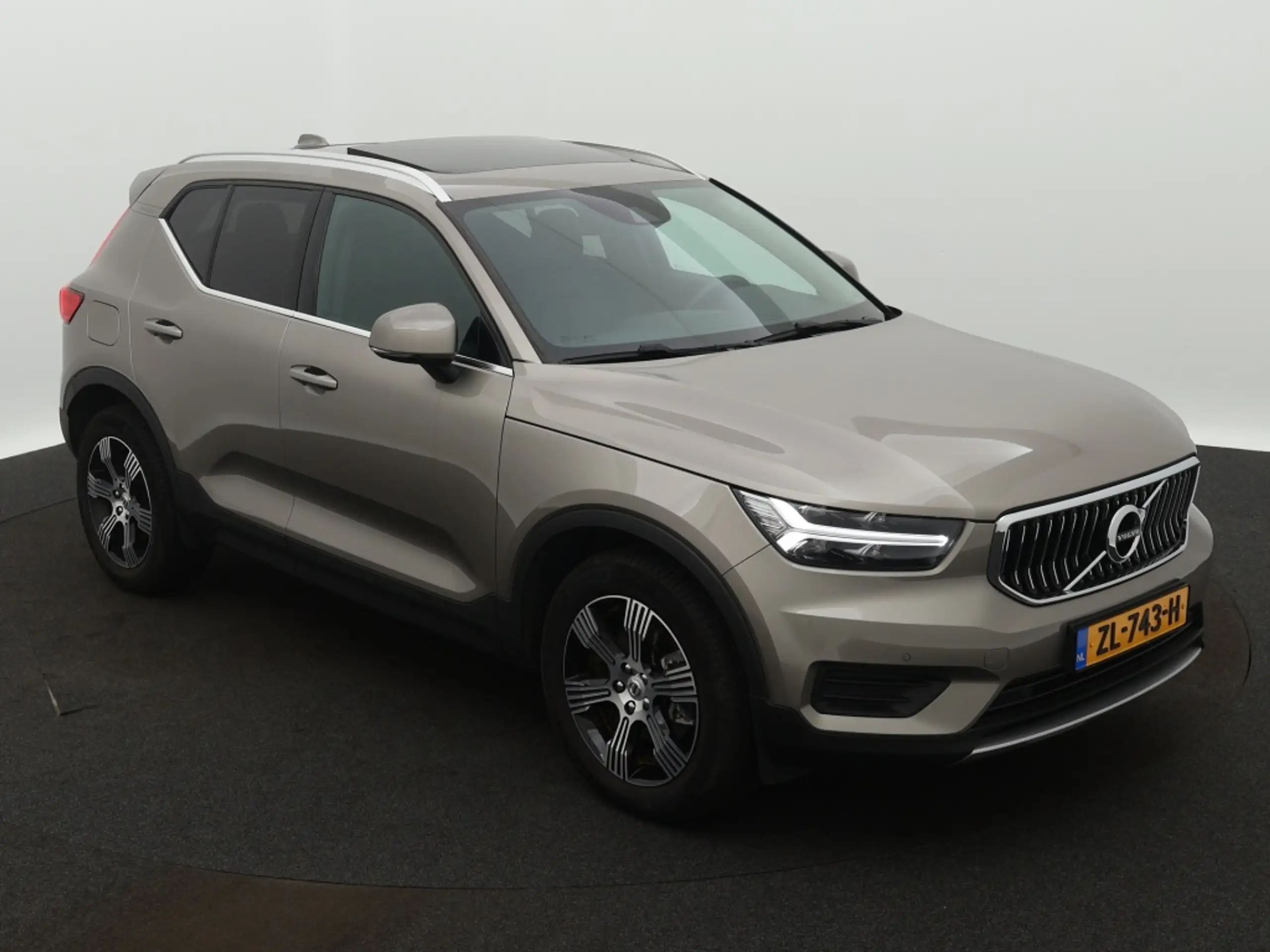 Volvo - XC40