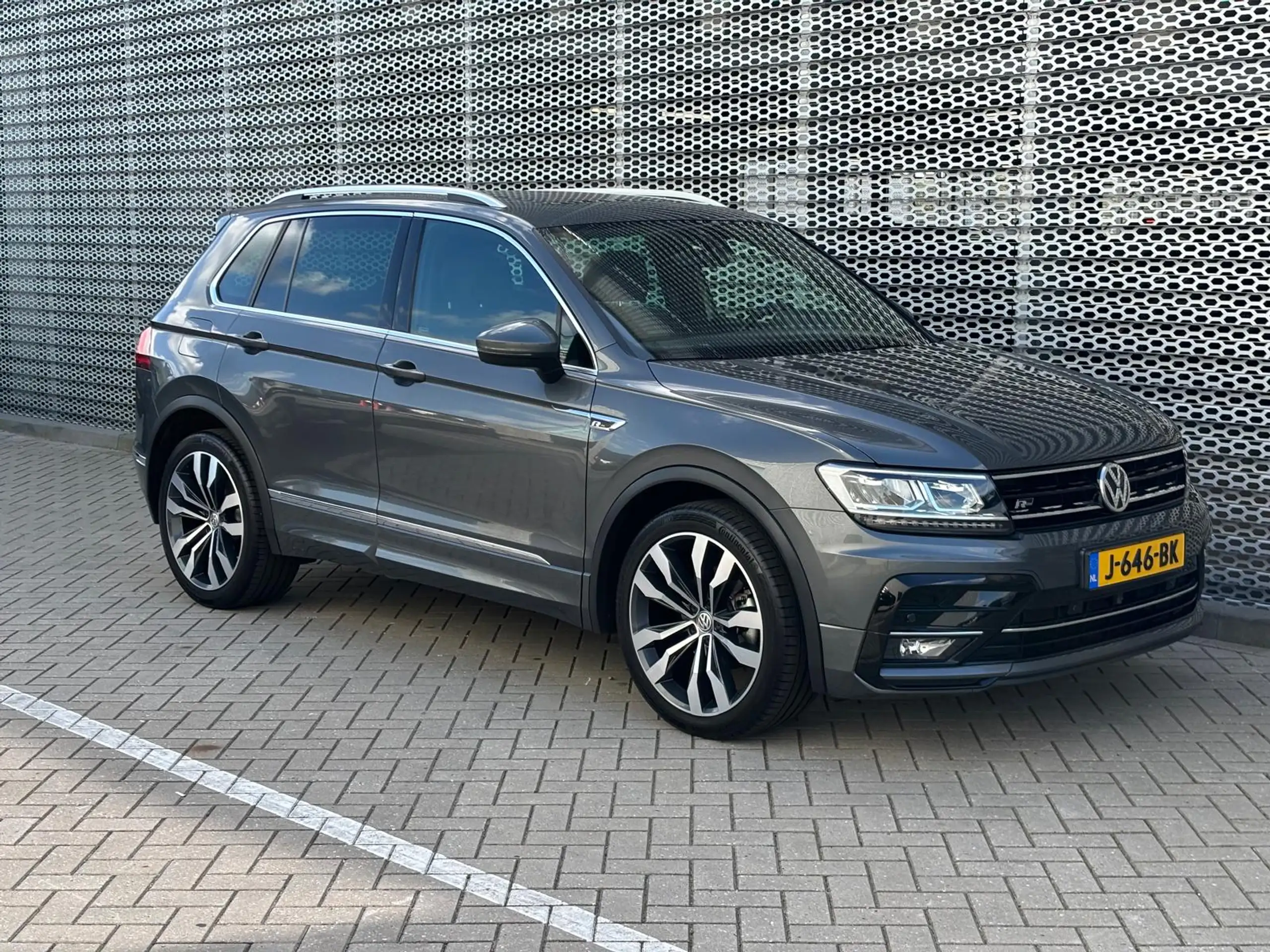 Volkswagen - Tiguan