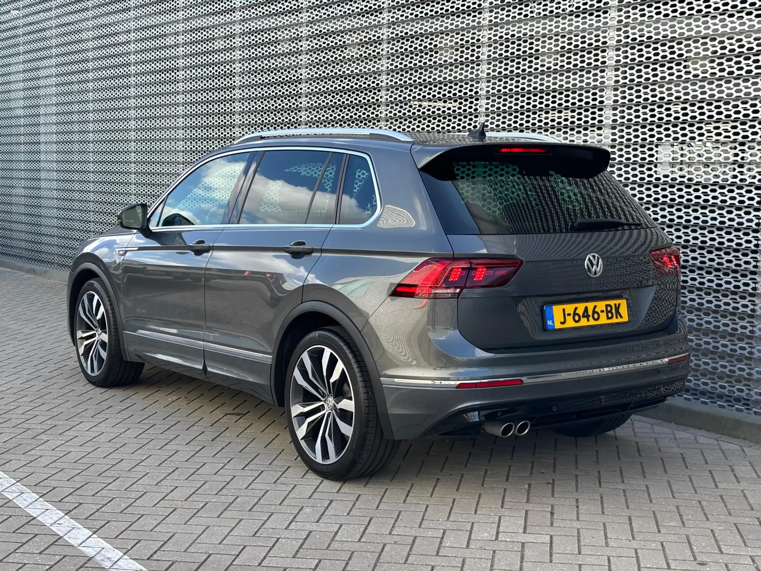 Volkswagen - Tiguan