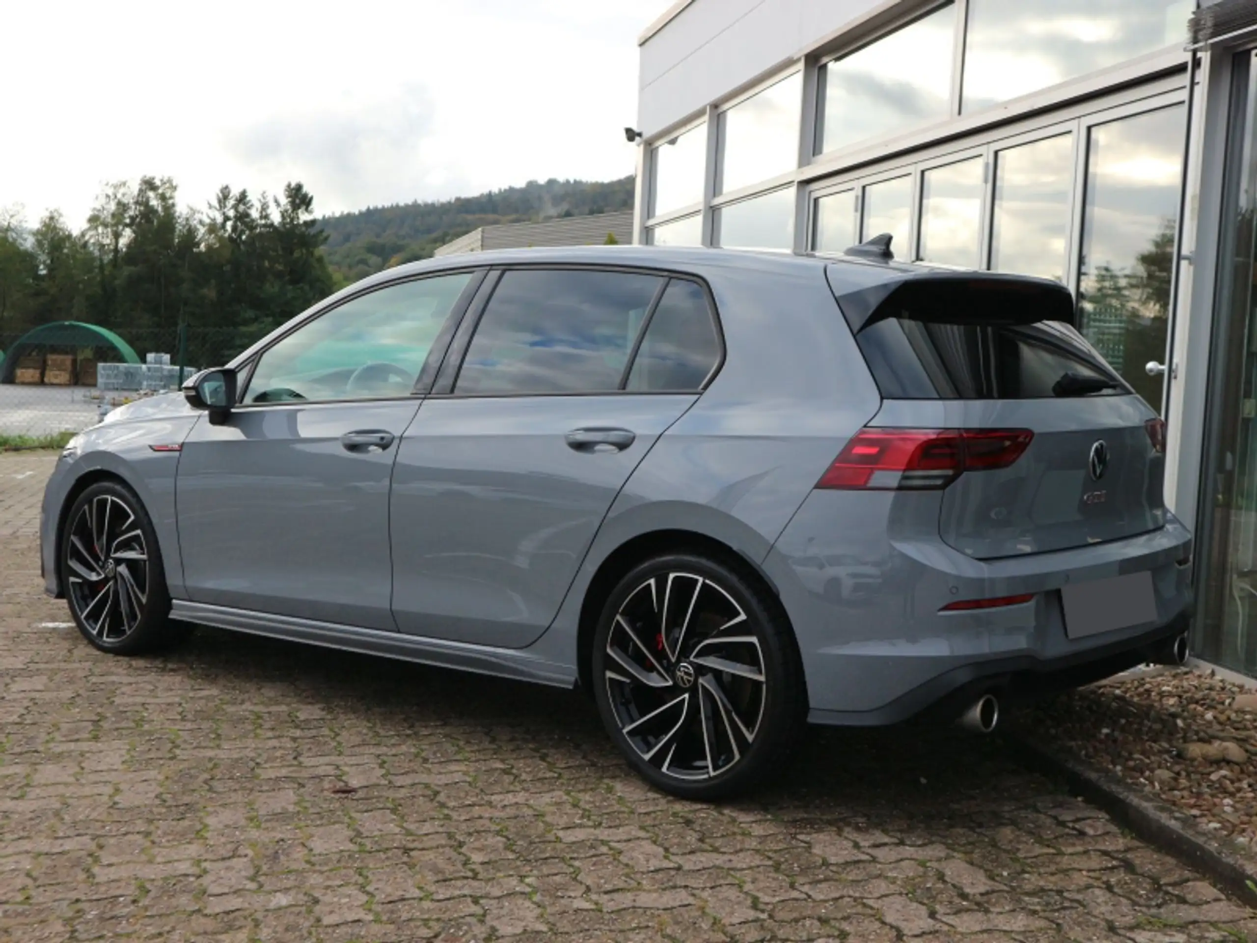 Volkswagen - Golf GTI