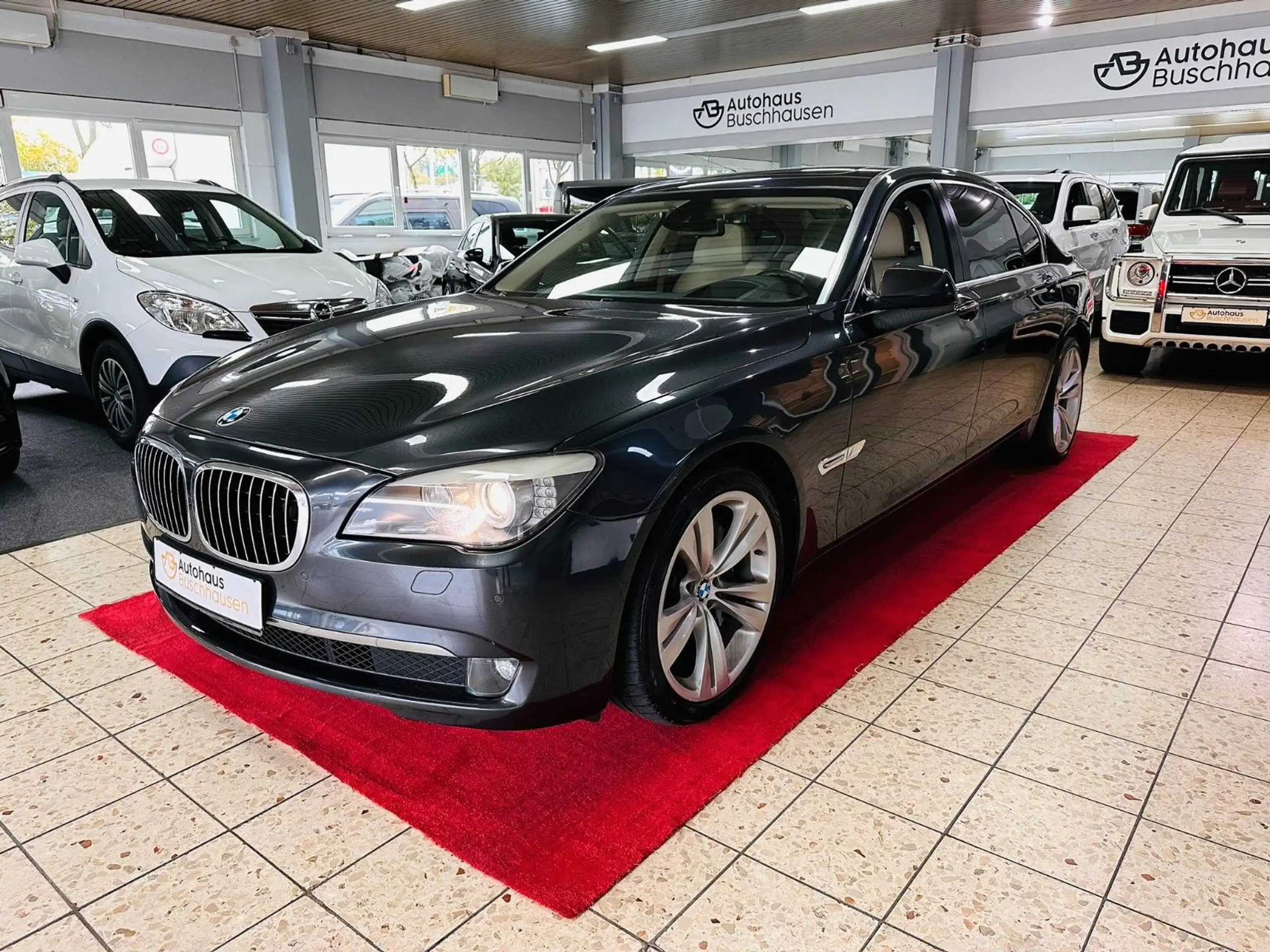 BMW - 730