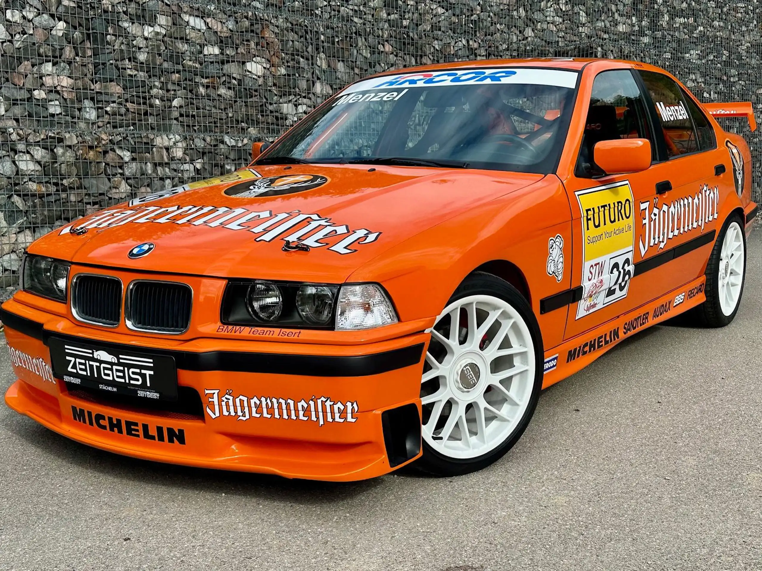 BMW - 323