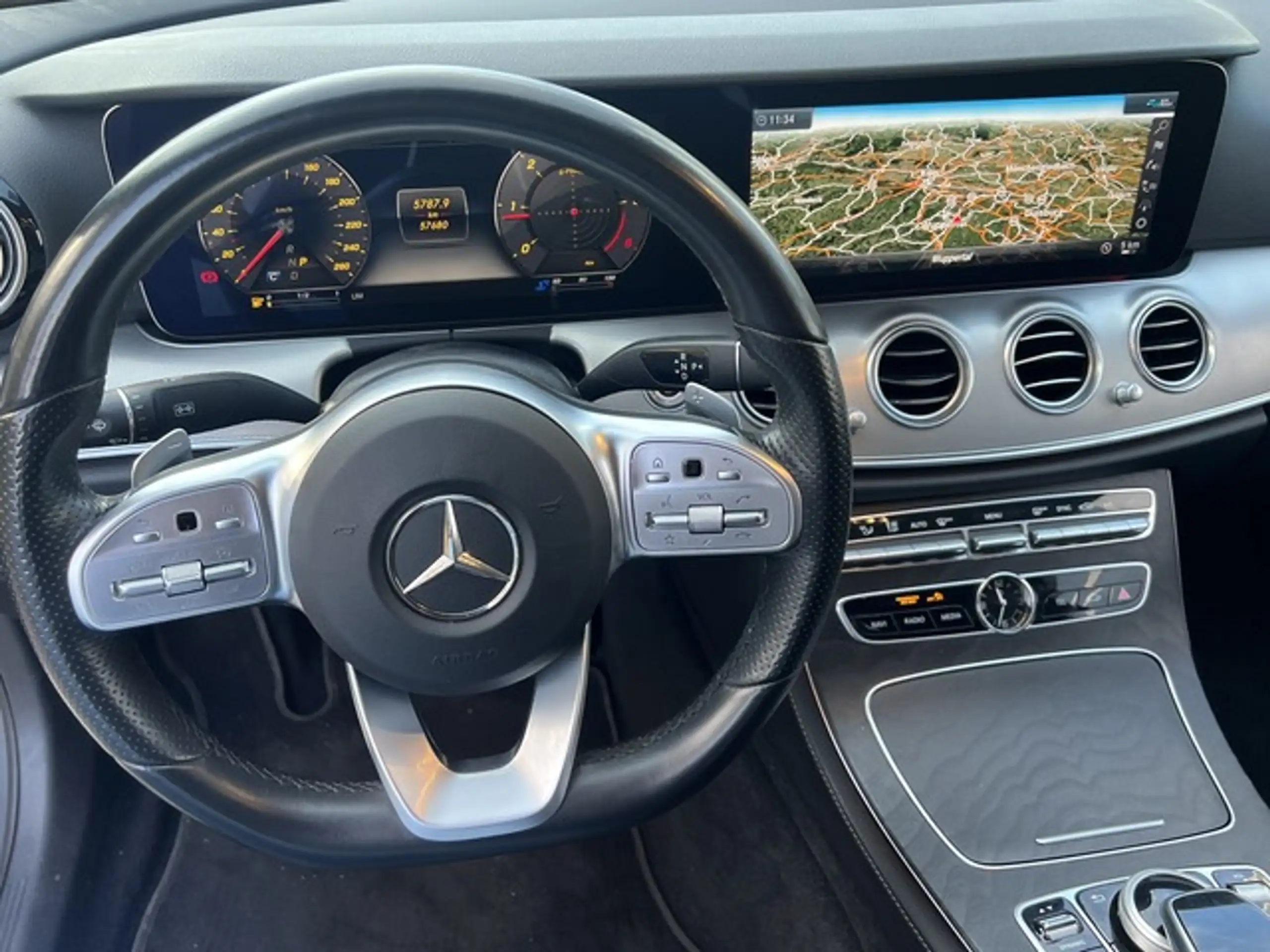 Mercedes-Benz - E 220