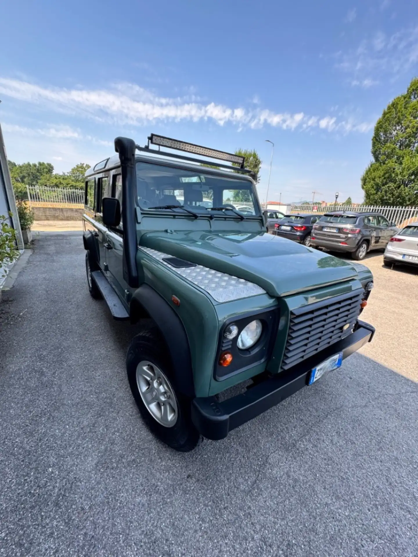 Land Rover - Defender