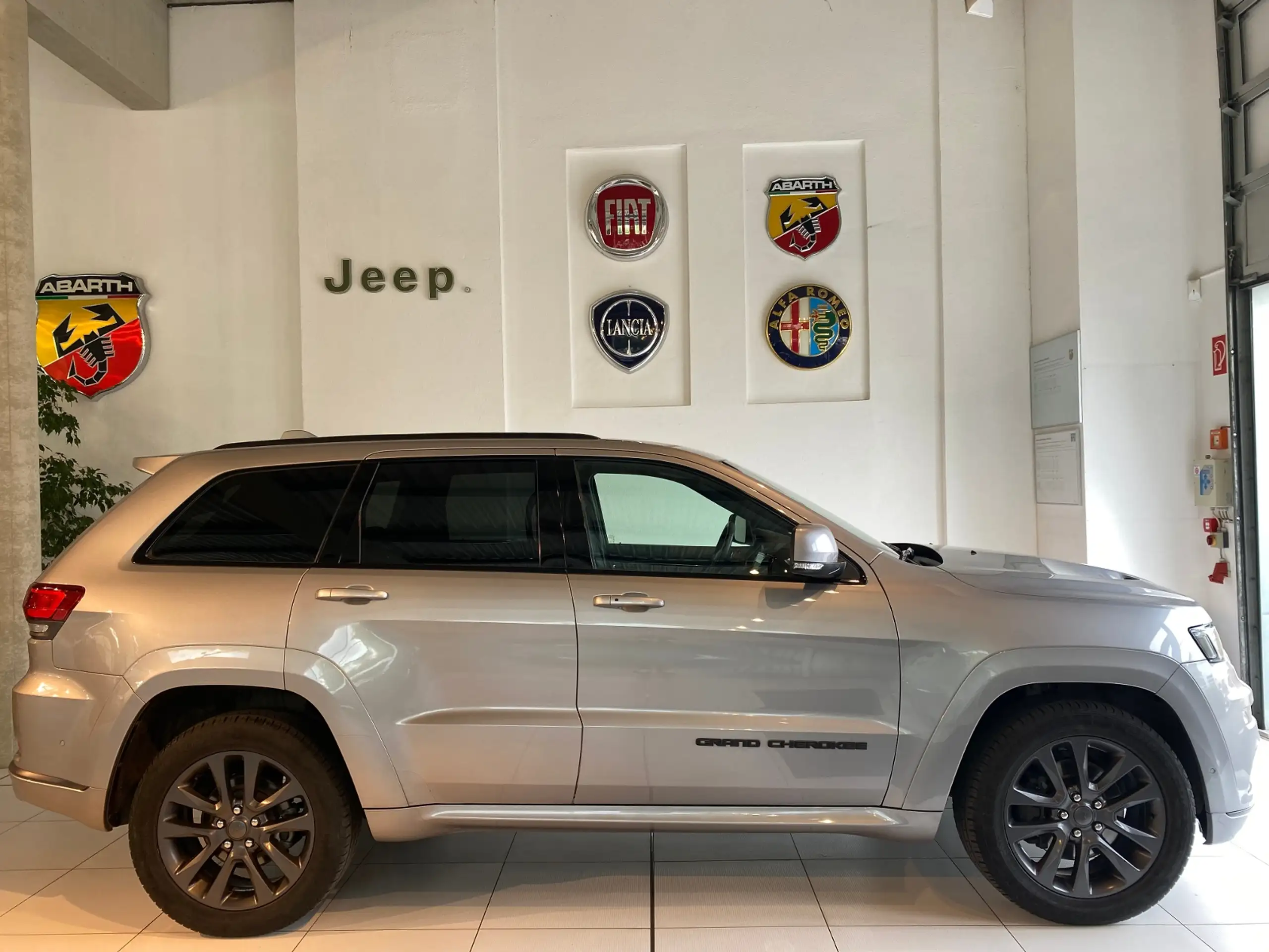 Jeep - Grand Cherokee