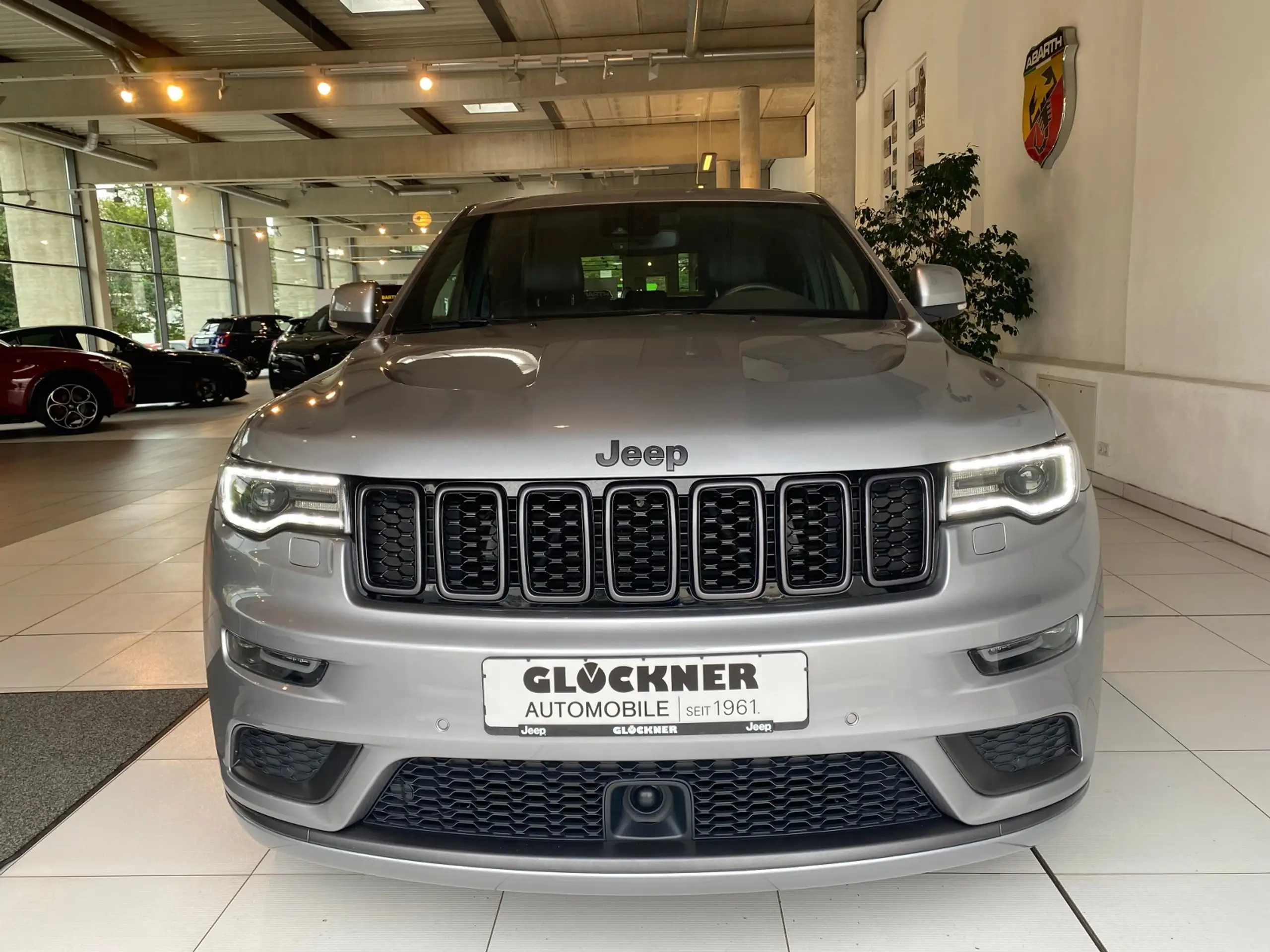 Jeep - Grand Cherokee