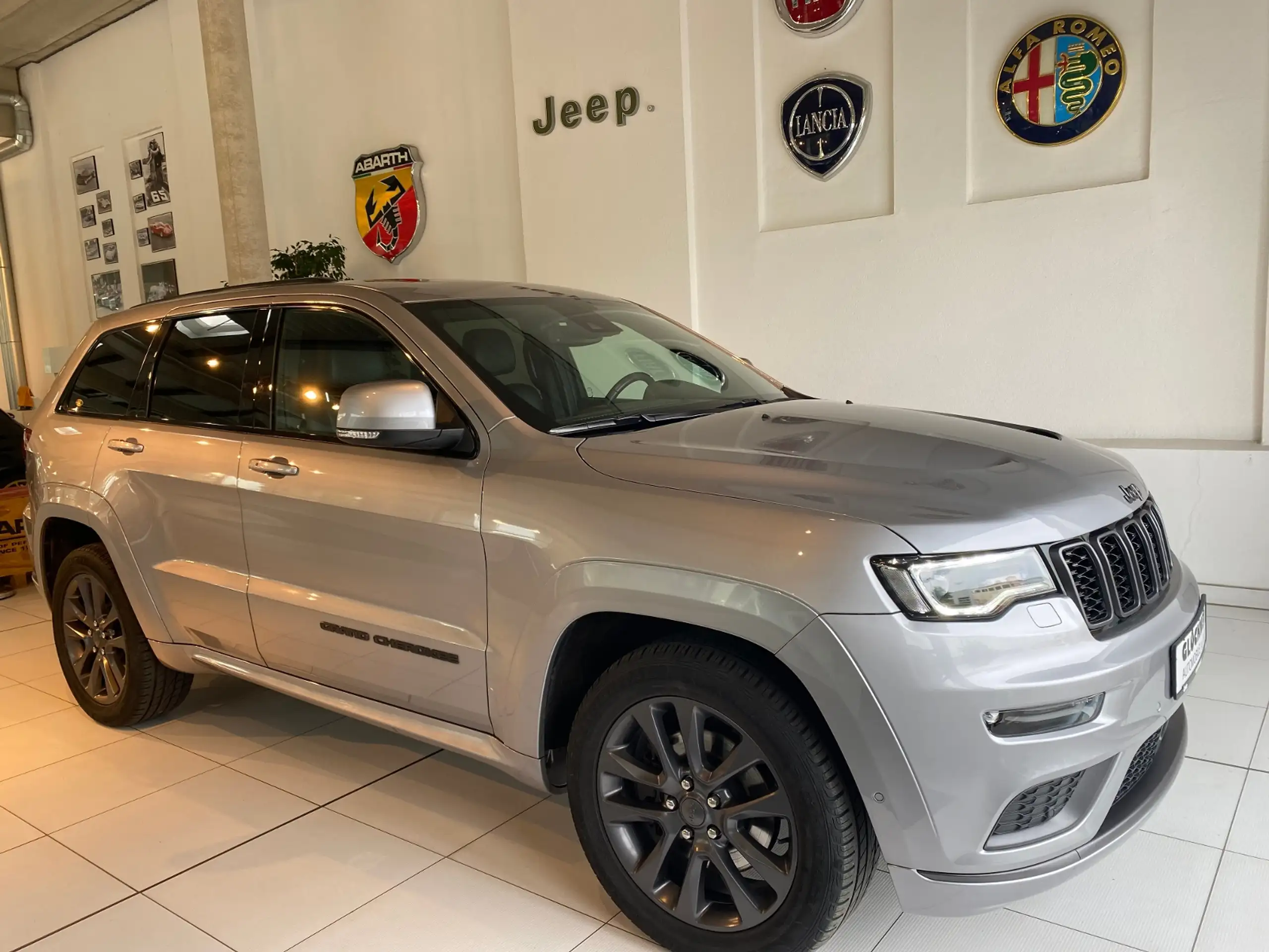 Jeep - Grand Cherokee